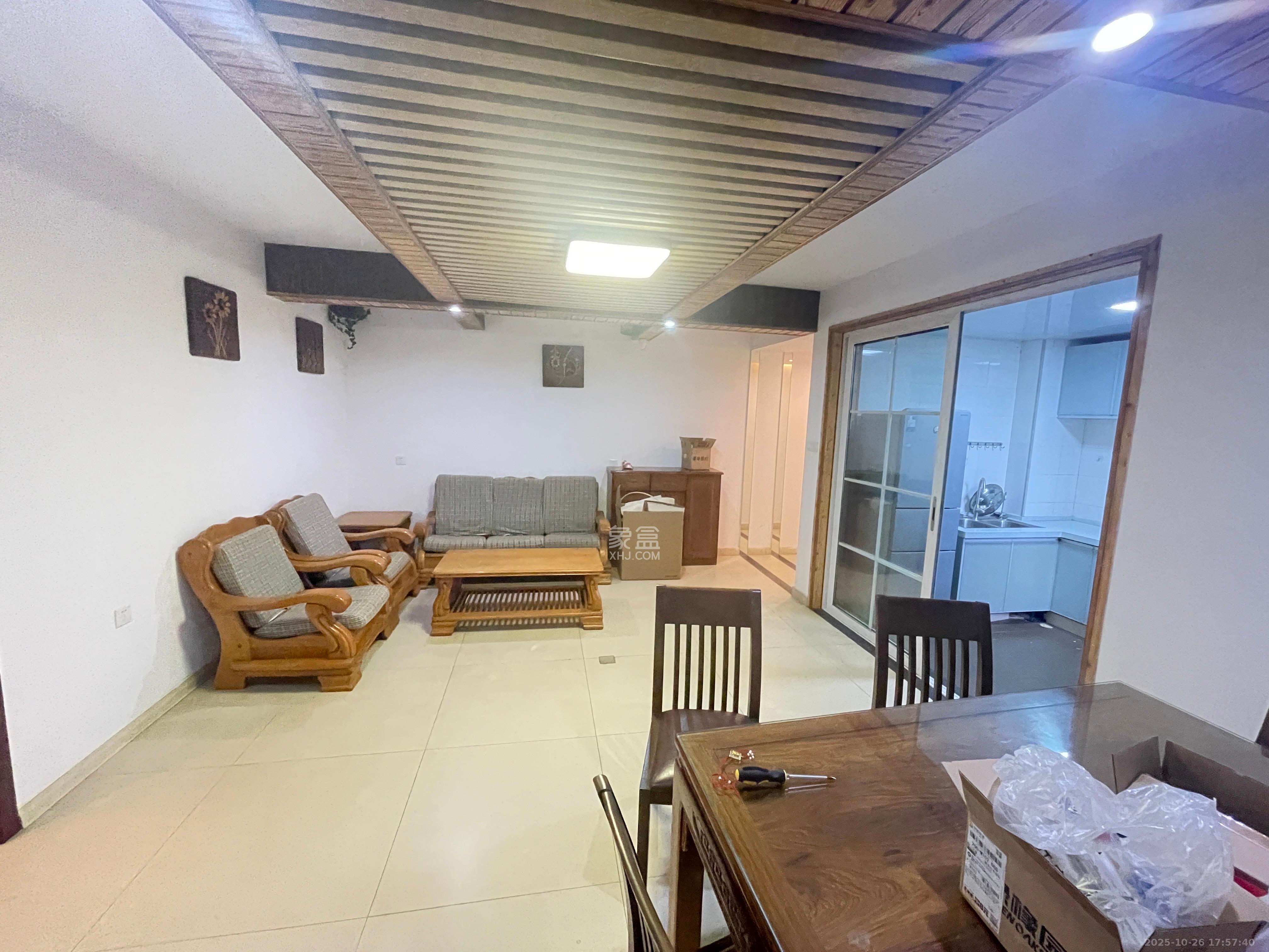 沁园春  3室2厅2卫    3200.0元/月