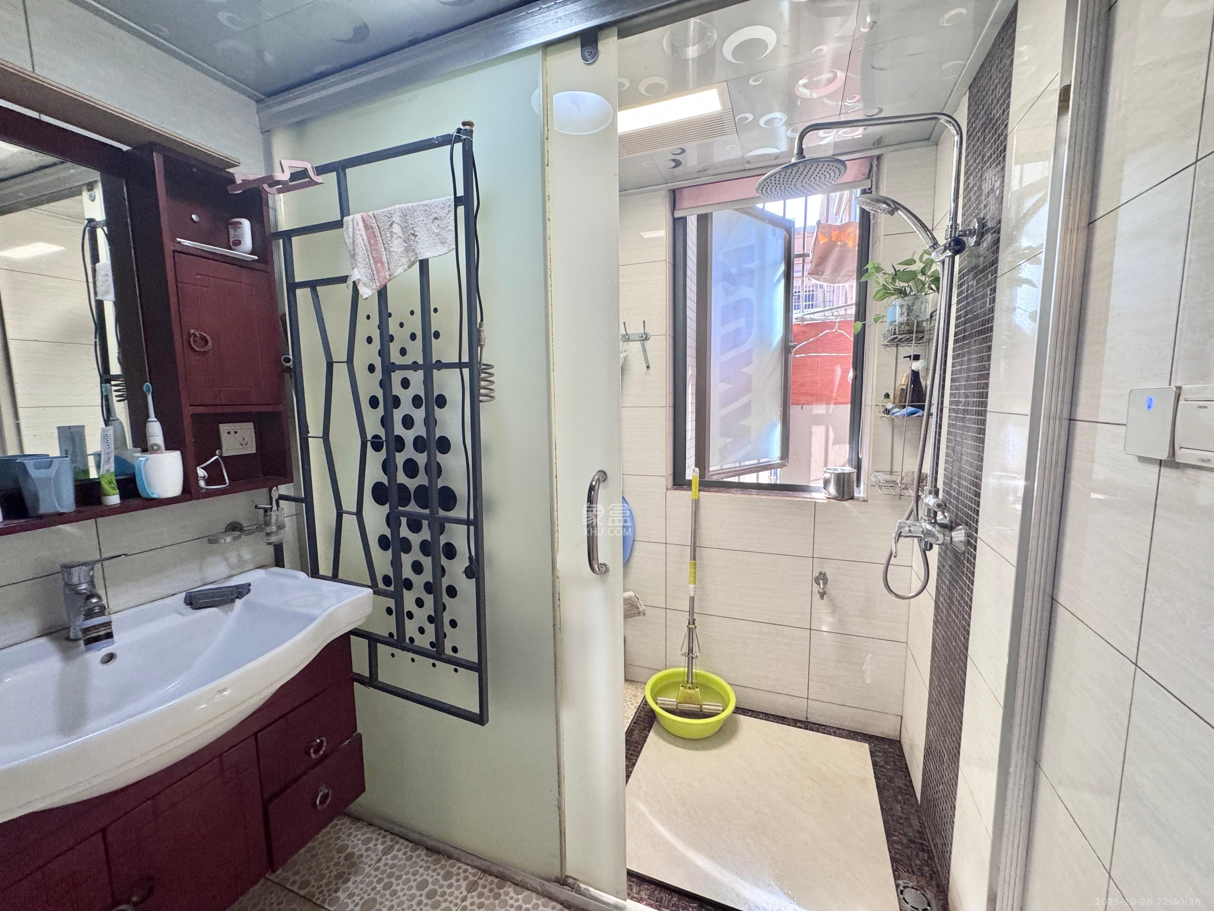 保利花园  2室2厅1卫    2200.0元/月 保利花园  2室2厅1卫    2200.0元/月室内图