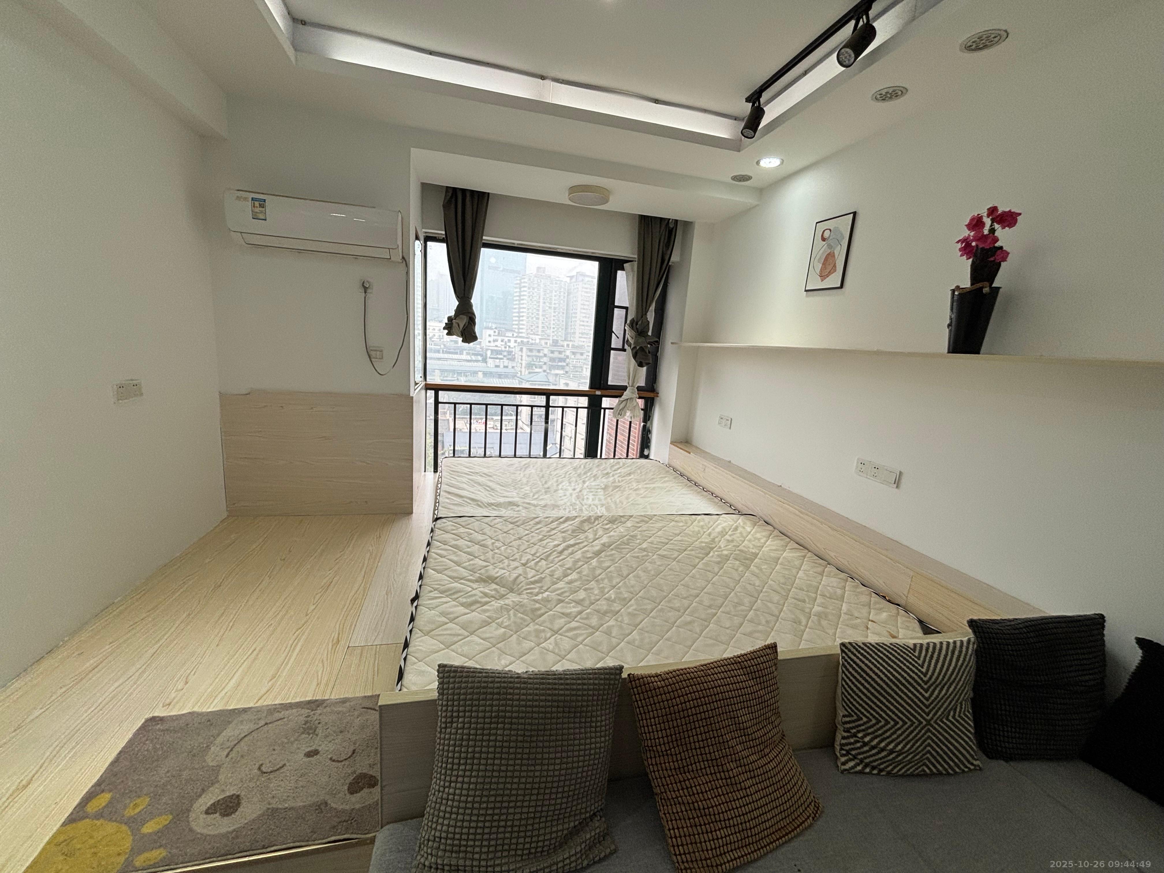 新青年公寓  1室1厅1卫    2500.0元/月