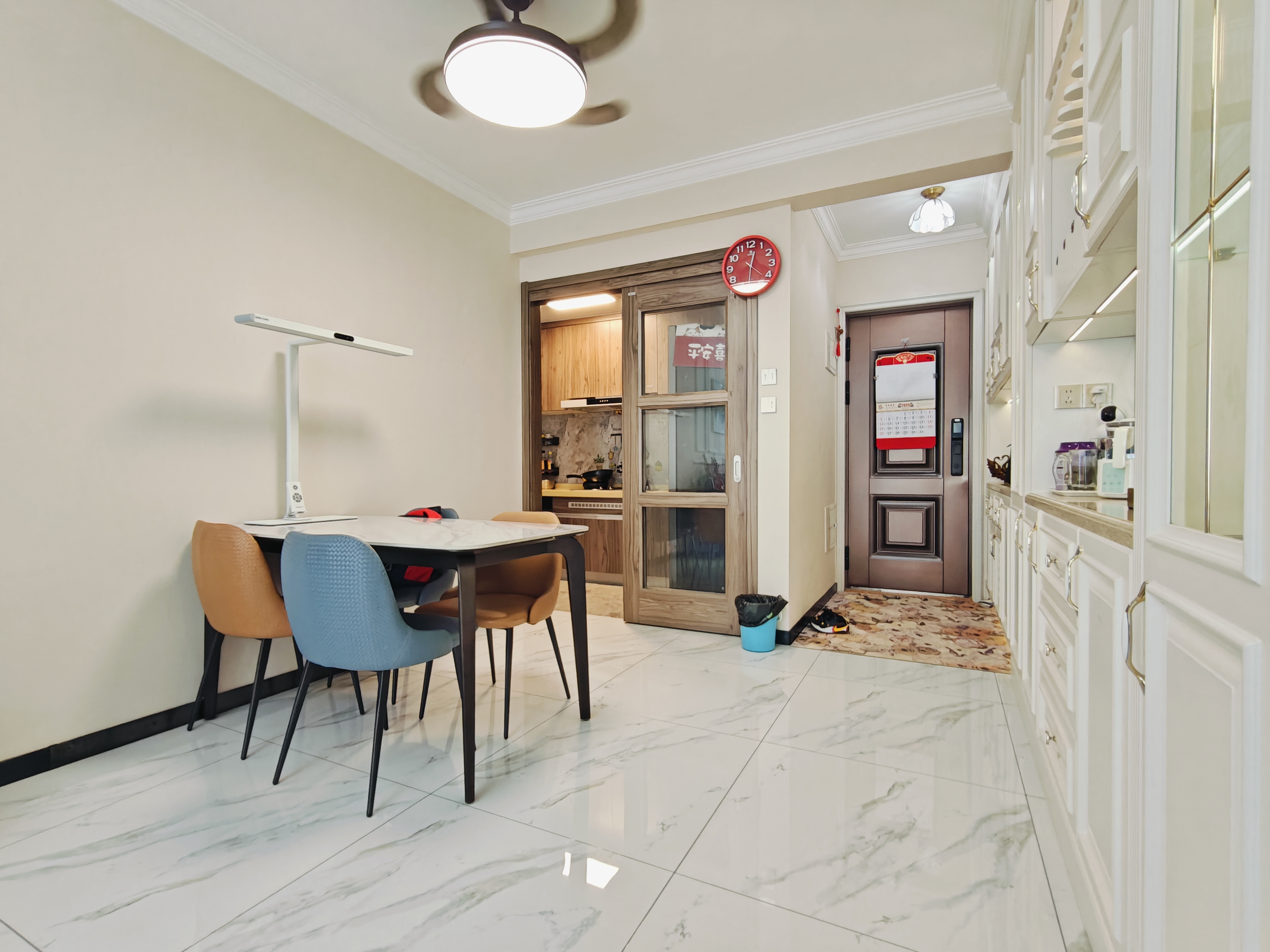 碧桂园公园上城  3室2厅2卫    175.0万 碧桂园公园上城  3室2厅2卫    175.0万客厅