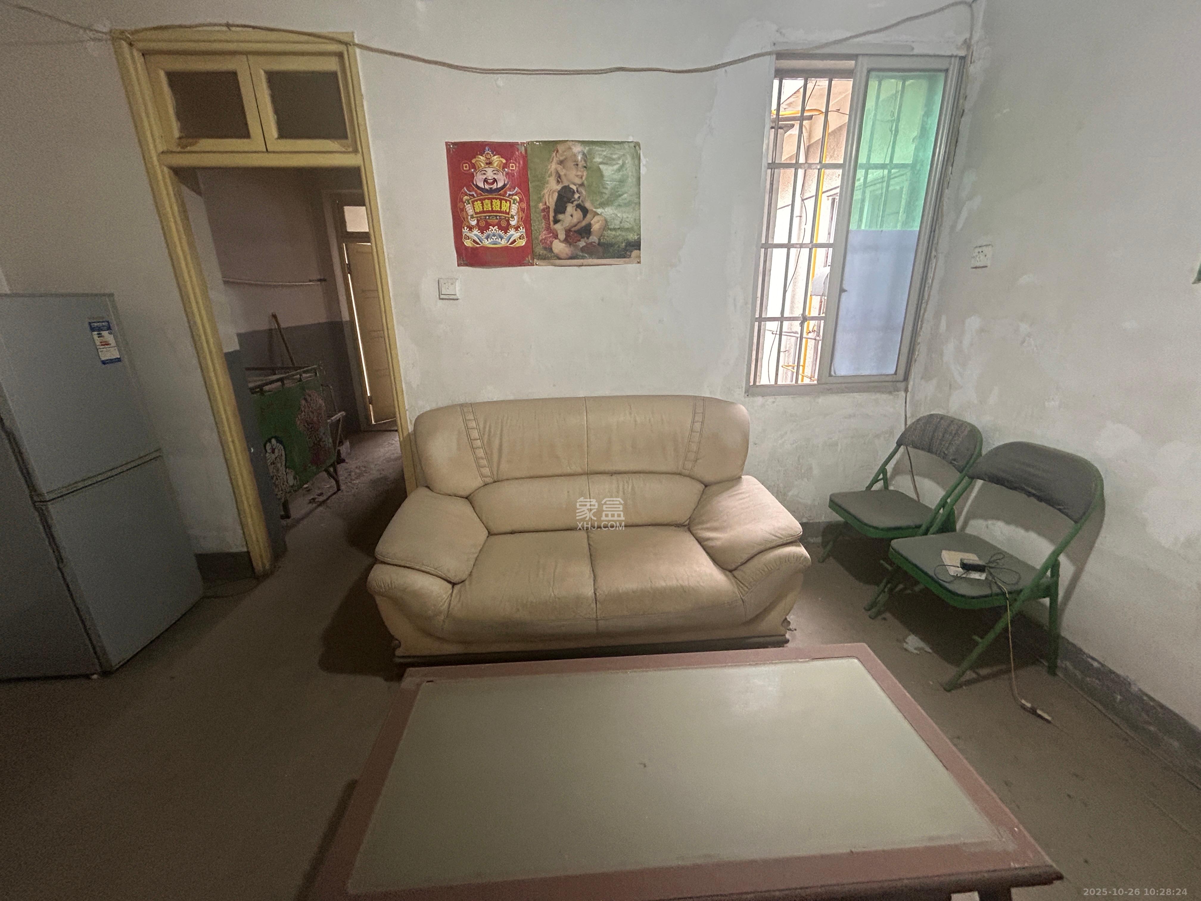 长坡社区  3室1厅1卫    1400.0元/月 长坡社区  3室1厅1卫    1400.0元/月室内图