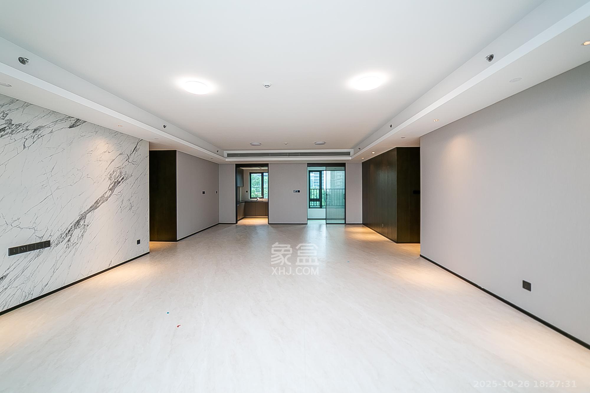 中海阅湘台  4室2厅3卫    398.0万 中海阅湘台  4室2厅3卫    398.0万客厅