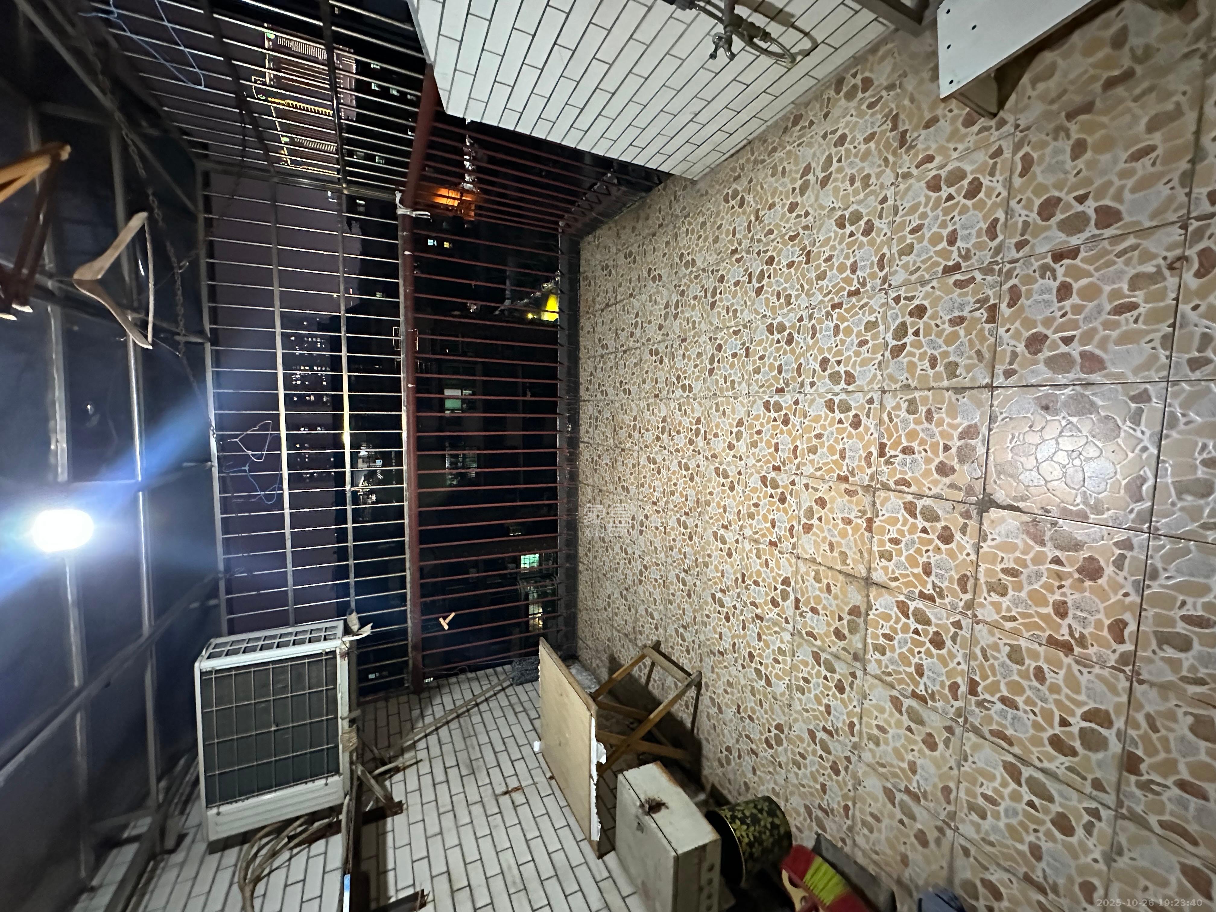 鑫湘佳园  3室1厅1卫    1600.0元/月 鑫湘佳园  3室1厅1卫    1600.0元/月室内图