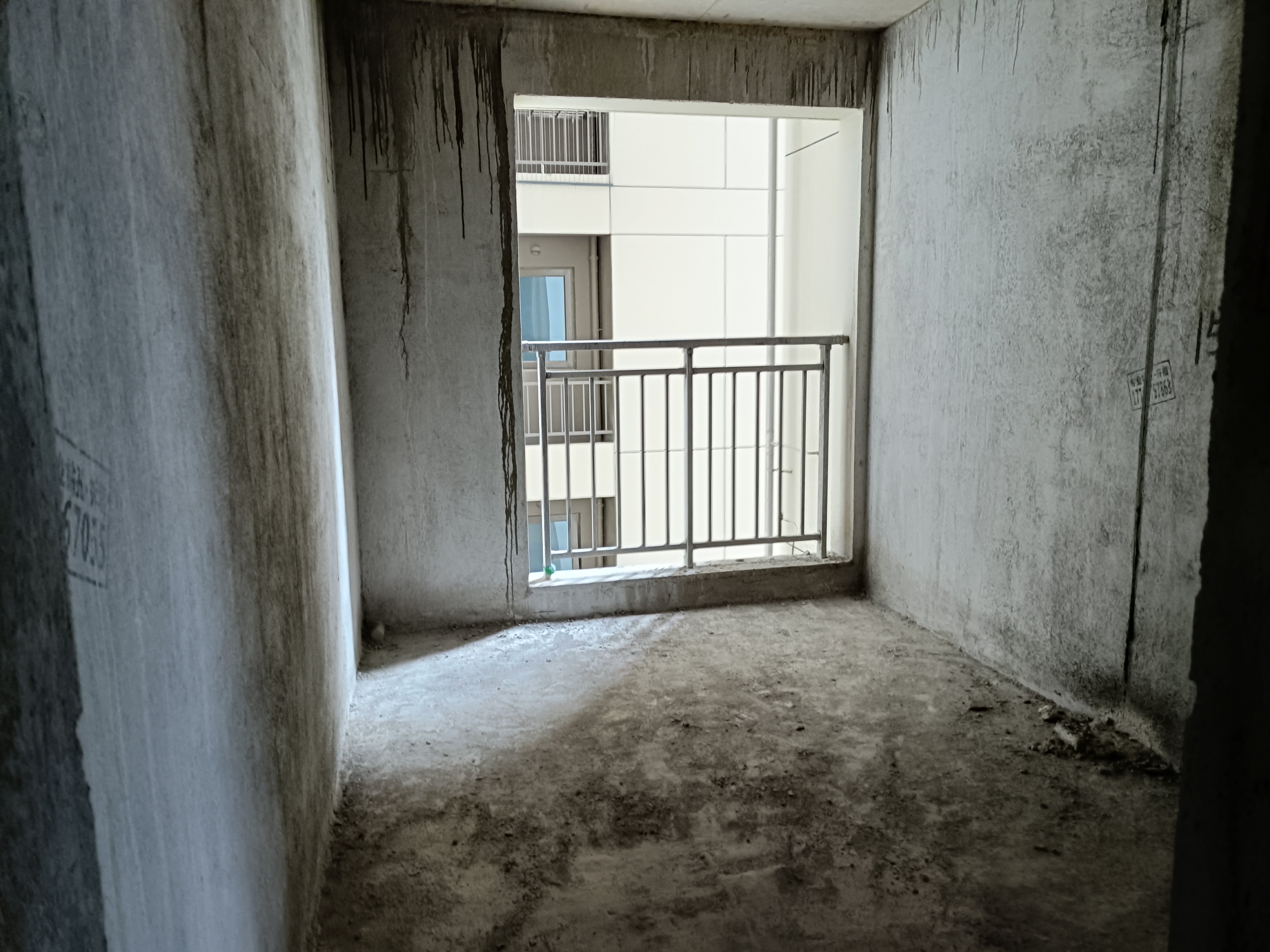 吾悦广场  5室2厅2卫    79.8万客厅