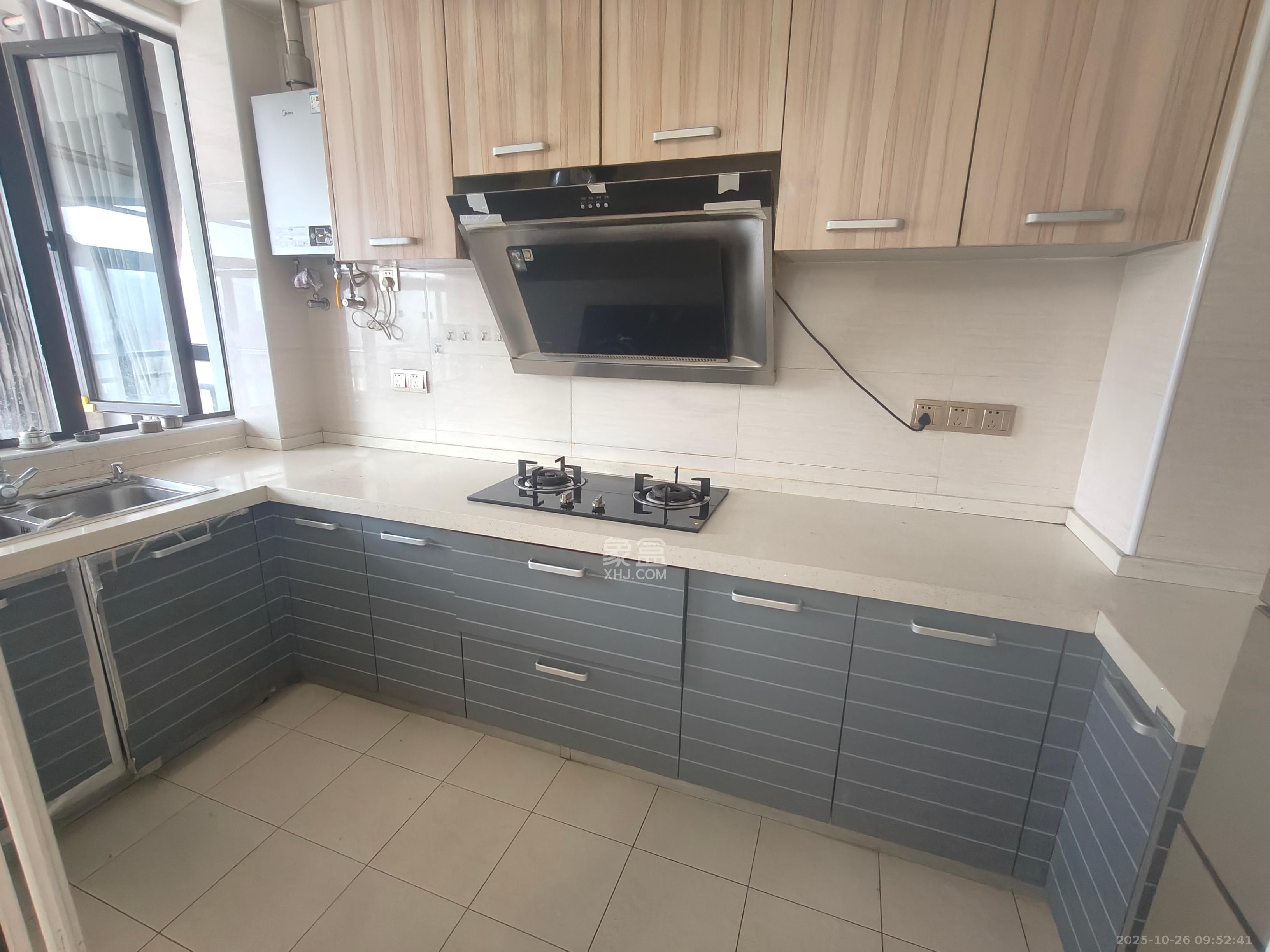 金侨城  3室2厅2卫    1600.0元/月室内图