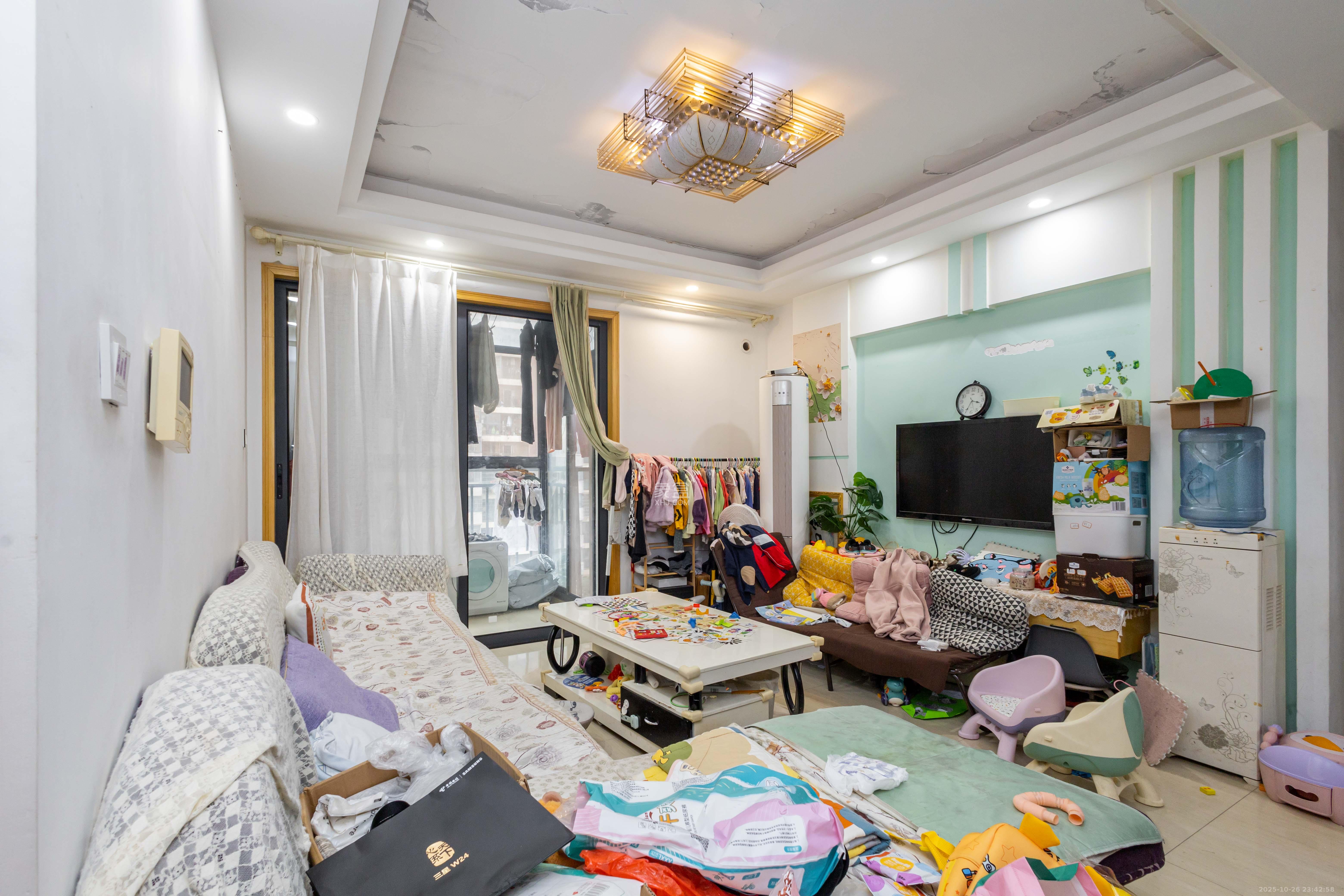 中国铁建国际城一期  3室2厅2卫    46.0万客厅