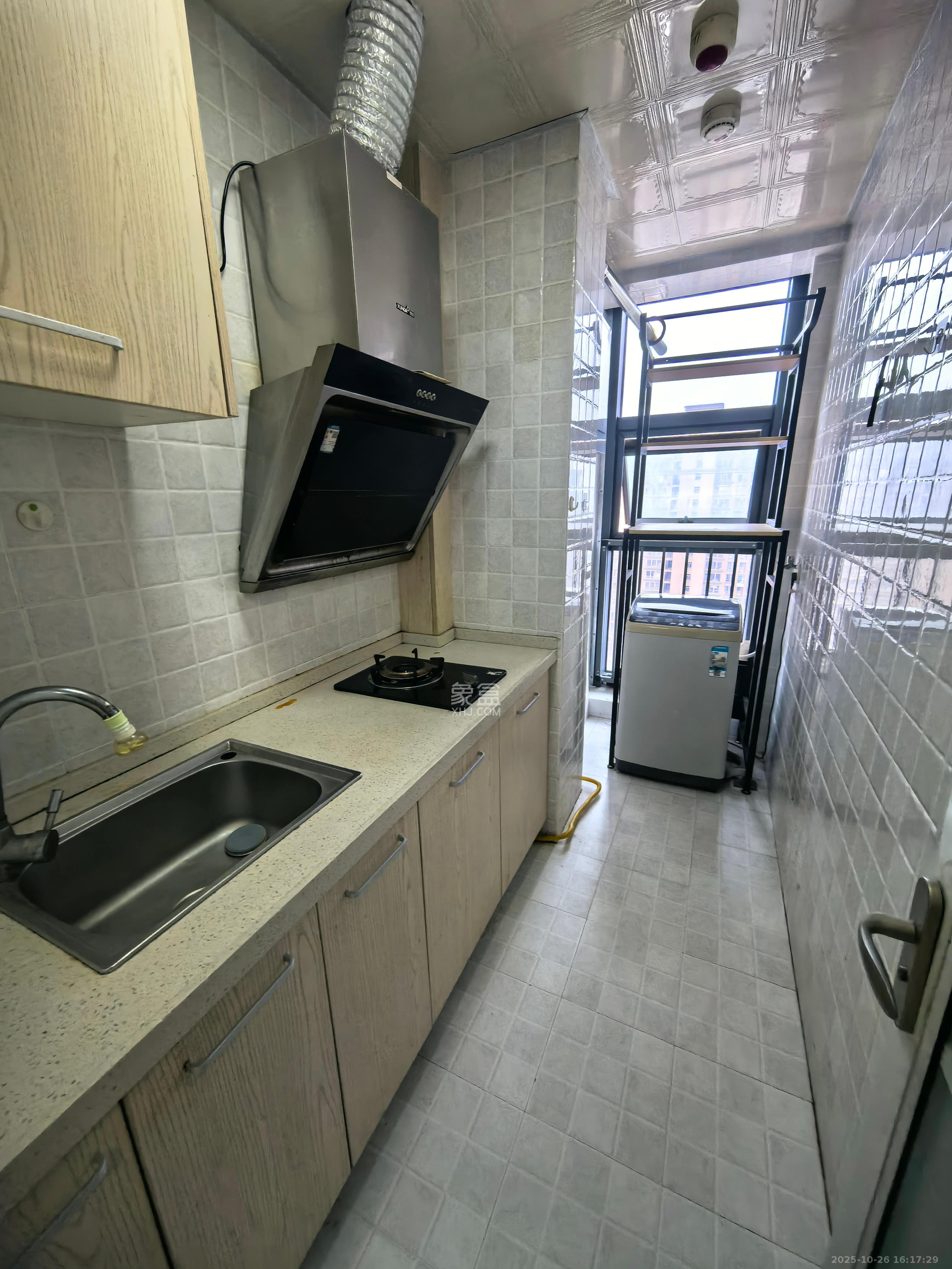 第六都（陆都小区）  1室1厅1卫    1600.0元/月室内图