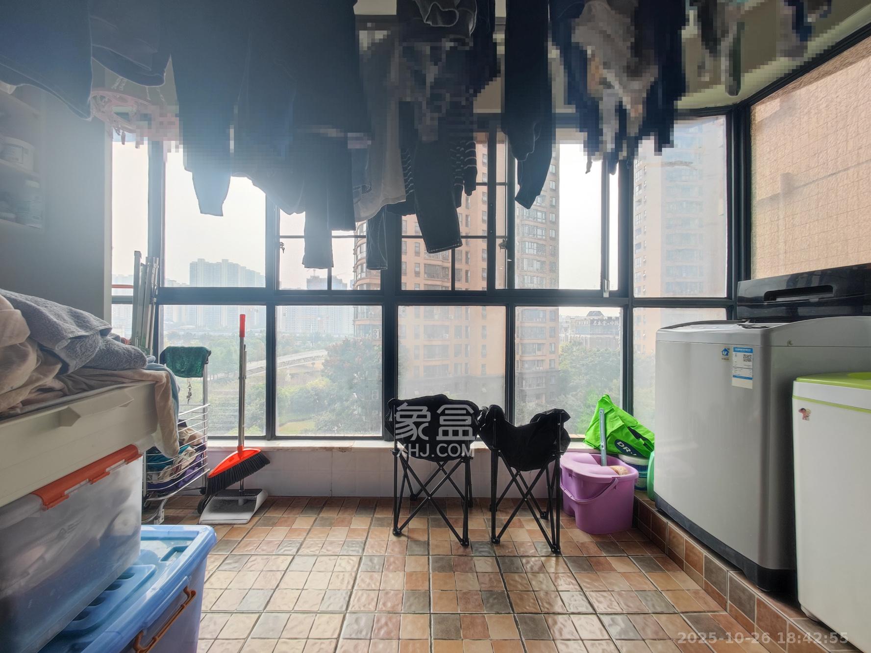 五矿万境水岸三期  5室2厅2卫    218.0万阳台