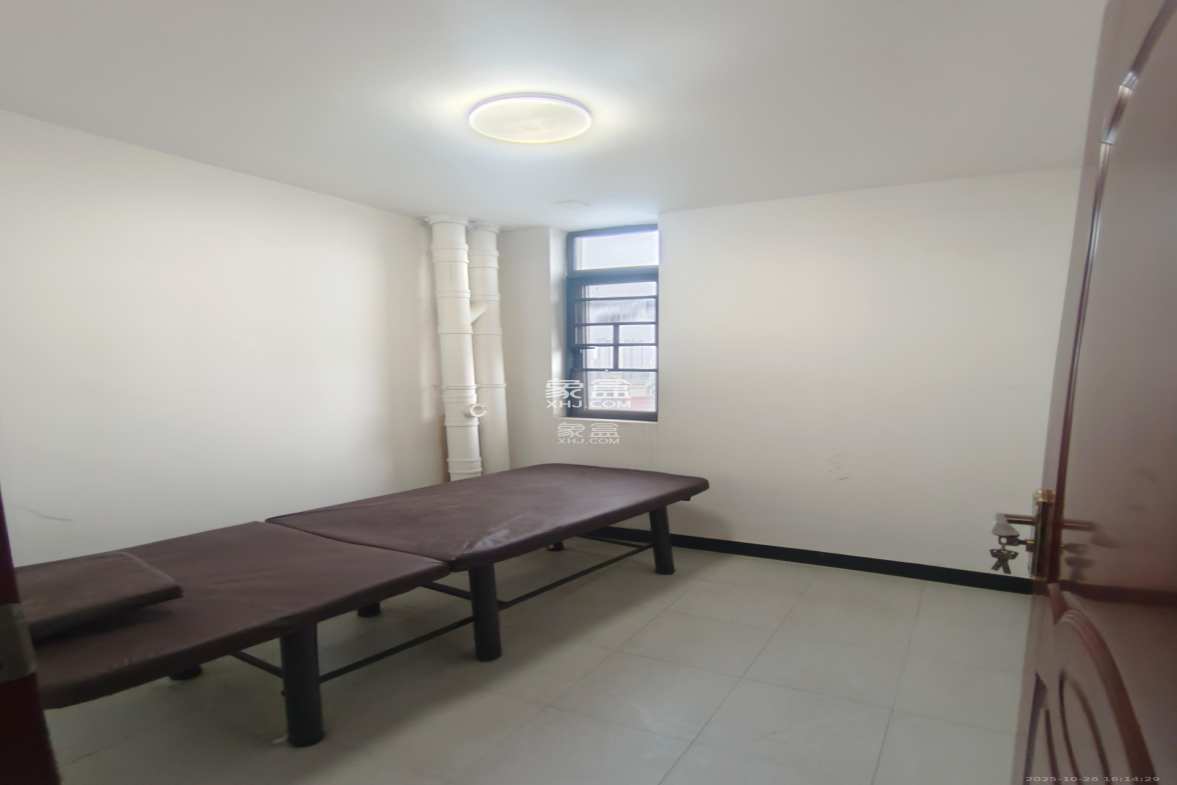 兴旺双铁城 3室2厅2卫 2400.0元/月 兴旺双铁城 3室2厅2卫 2400.0元/月室内图