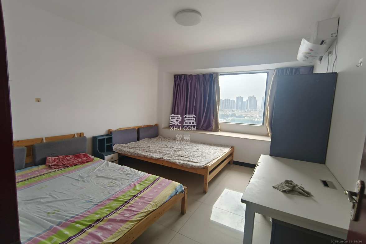 兴旺双铁城 3室2厅2卫 2400.0元/月 兴旺双铁城 3室2厅2卫 2400.0元/月室内图