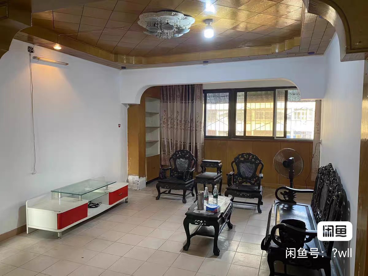 规划局宿舍 2室2厅1卫 70.0万 规划局宿舍 2室2厅1卫 70.0万客厅