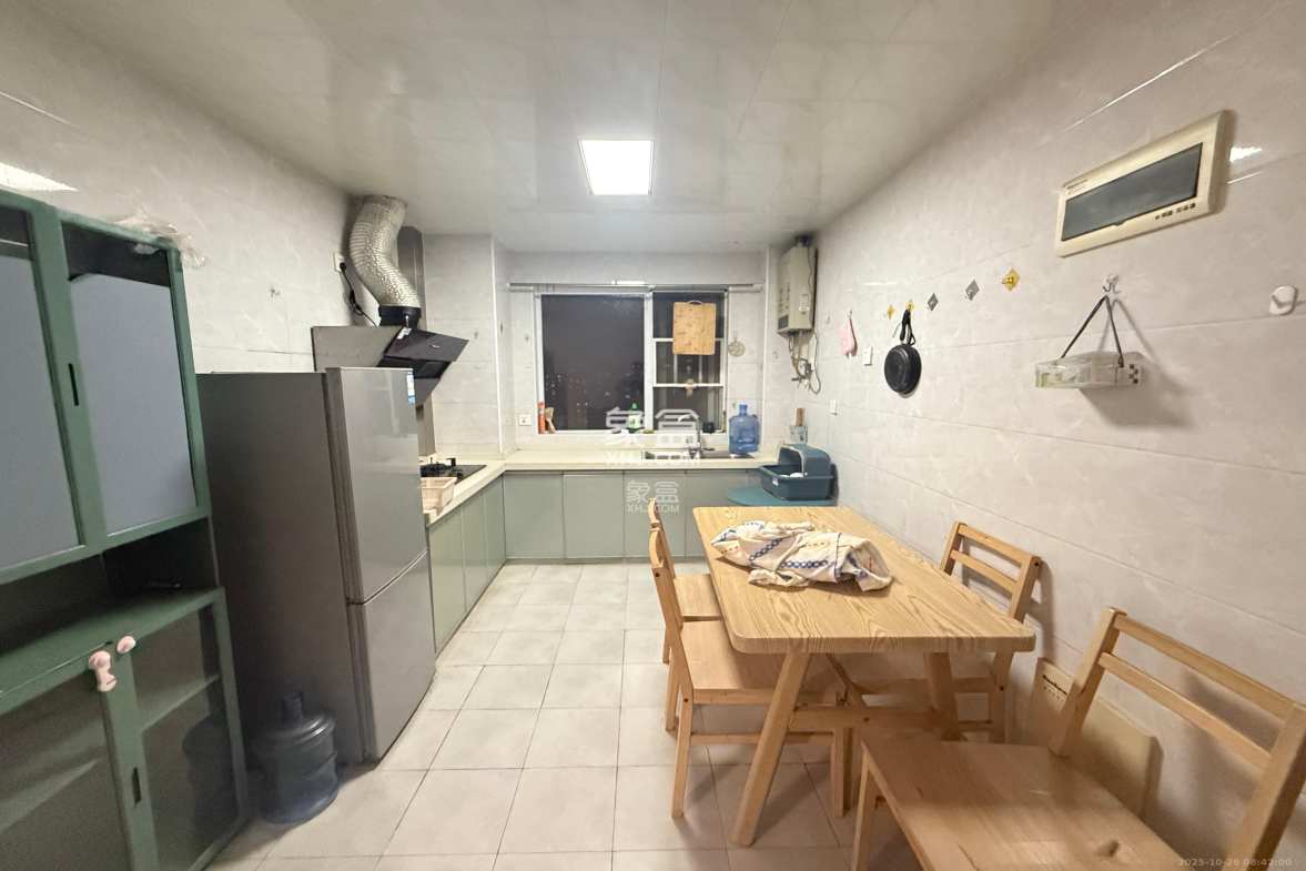 荣盛花语城  1室0厅0卫    1800.0元/月 荣盛花语城  1室0厅0卫    1800.0元/月室内图