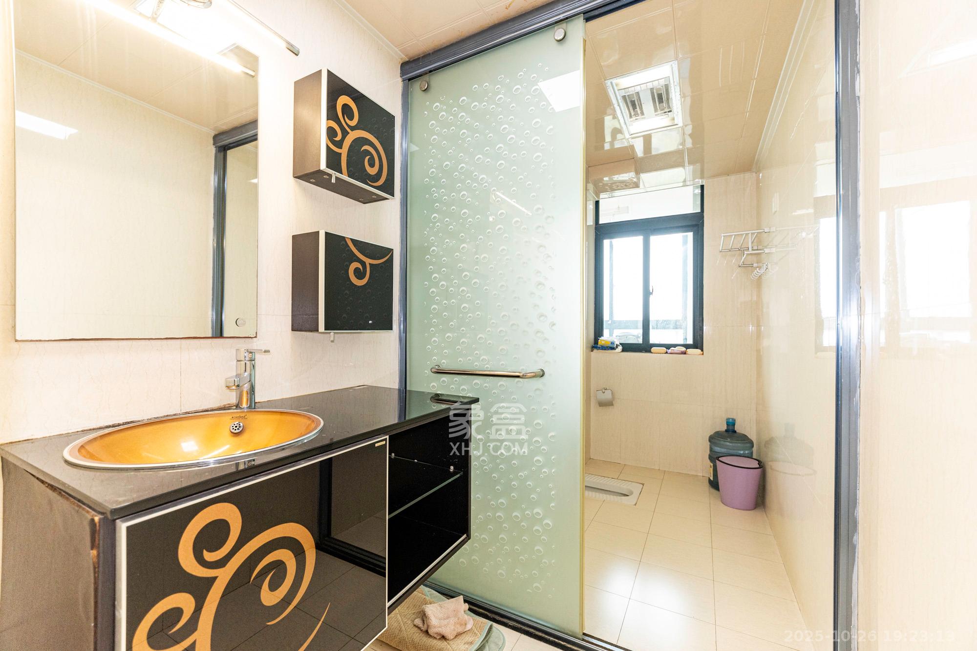 财富名园  3室2厅2卫    132.0万 财富名园  3室2厅2卫    132.0万卫生间