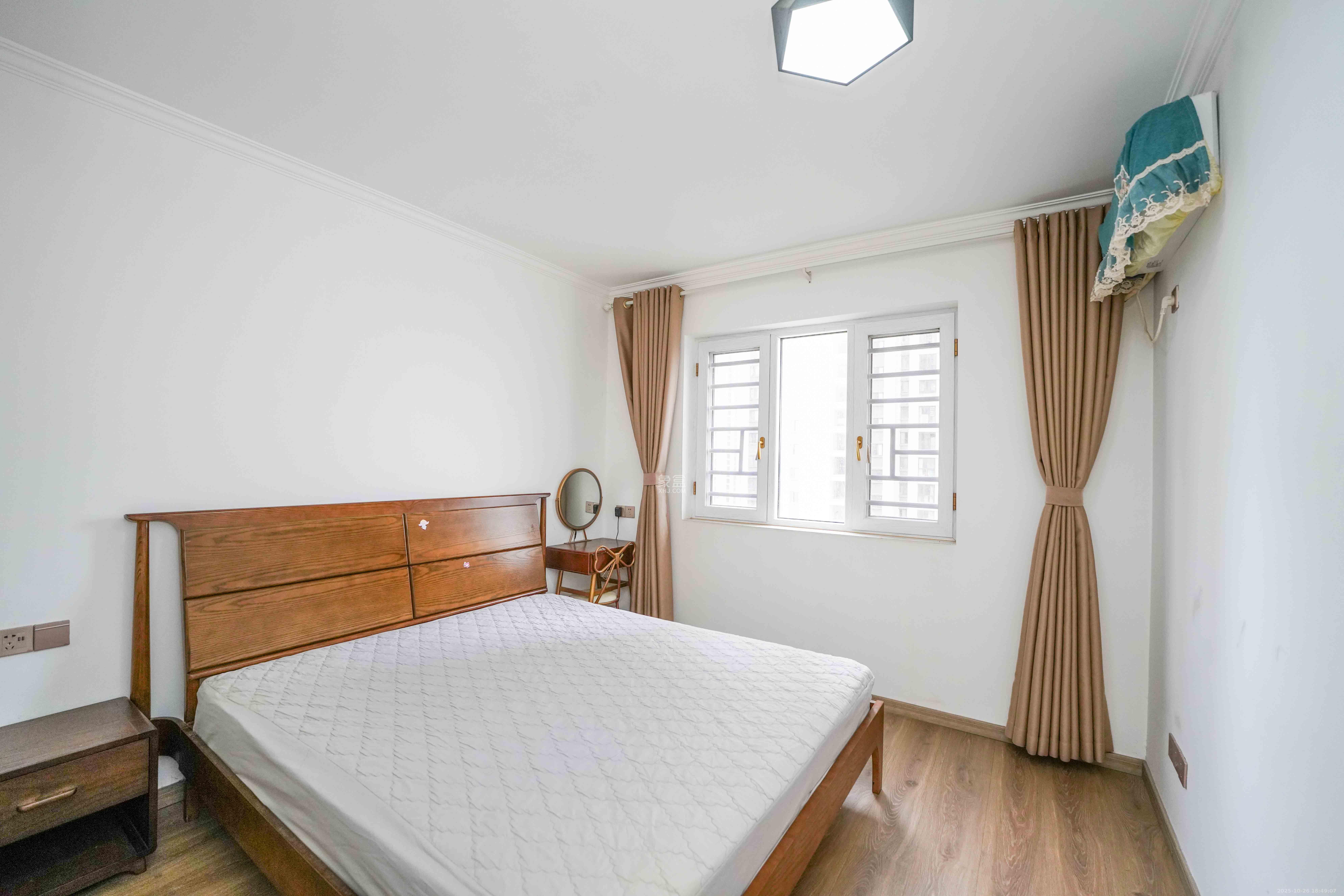 绿地新都会  3室2厅2卫    80.0万 绿地新都会  3室2厅2卫    80.0万卧室