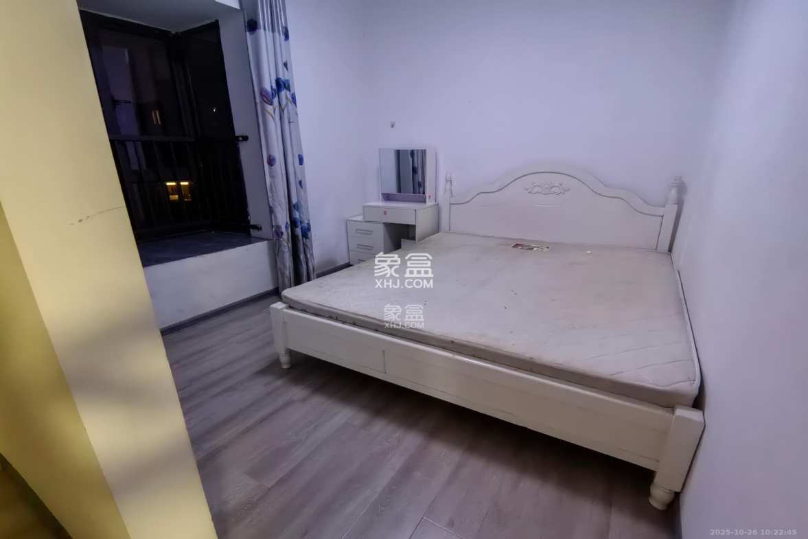 荣泰广场  3室2厅1卫    2100.0元/月 荣泰广场  3室2厅1卫    2100.0元/月室内图