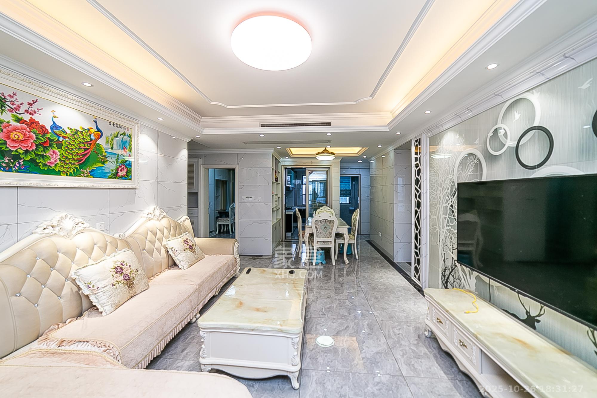 天鸿天府（天鸿中央大院）  4室2厅2卫    138.0万客厅