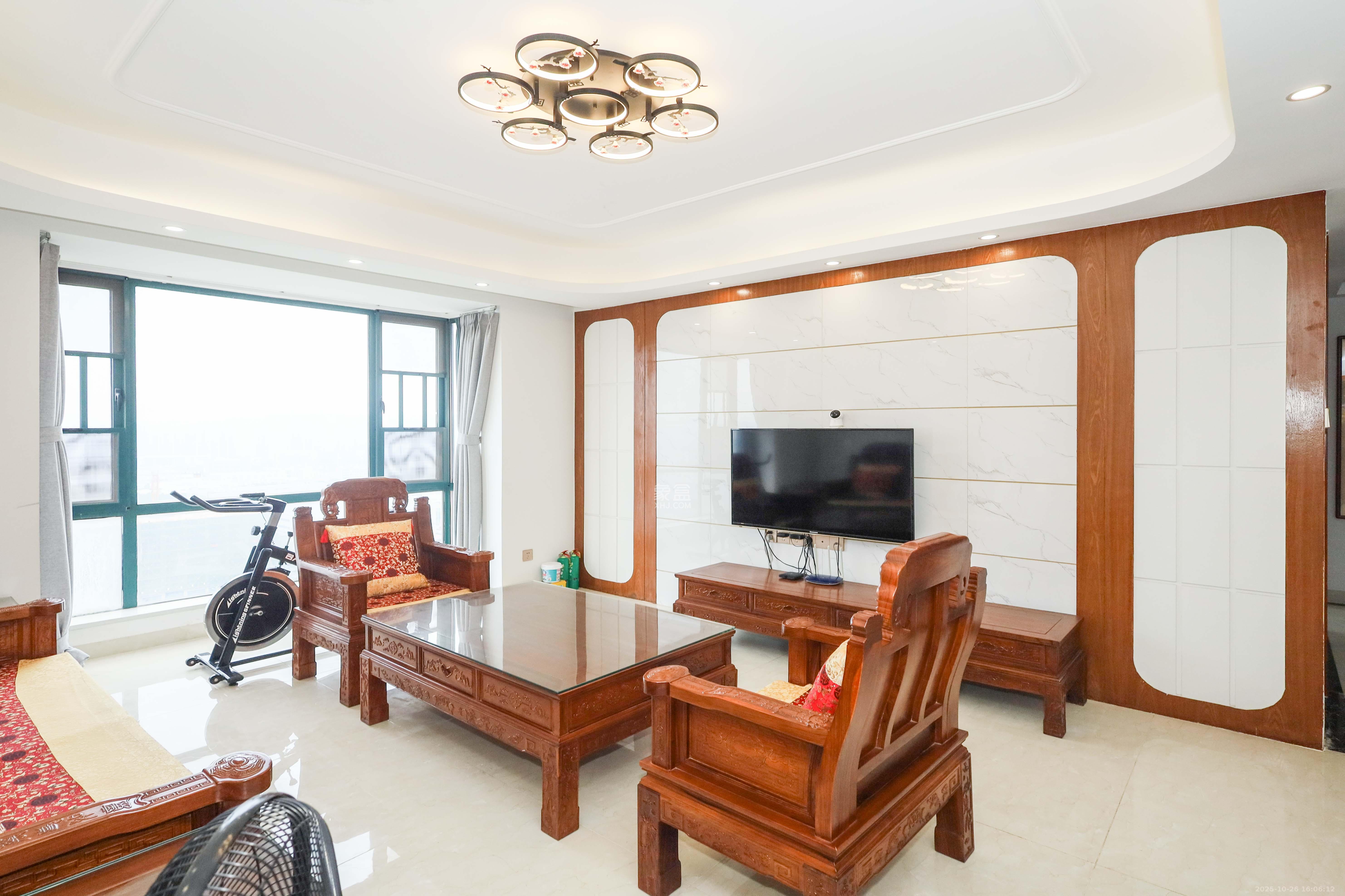 桔洲新苑（桔洲印象）  3室2厅2卫    93.0万客厅