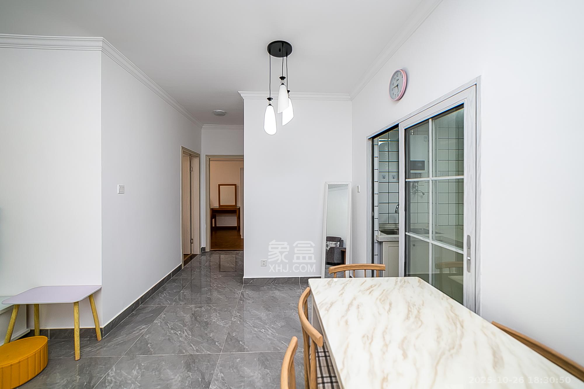 第六都(陆都小区) 3室2厅1卫 106.0万 第六都(陆都小区) 3室2厅1卫 106.0万客厅