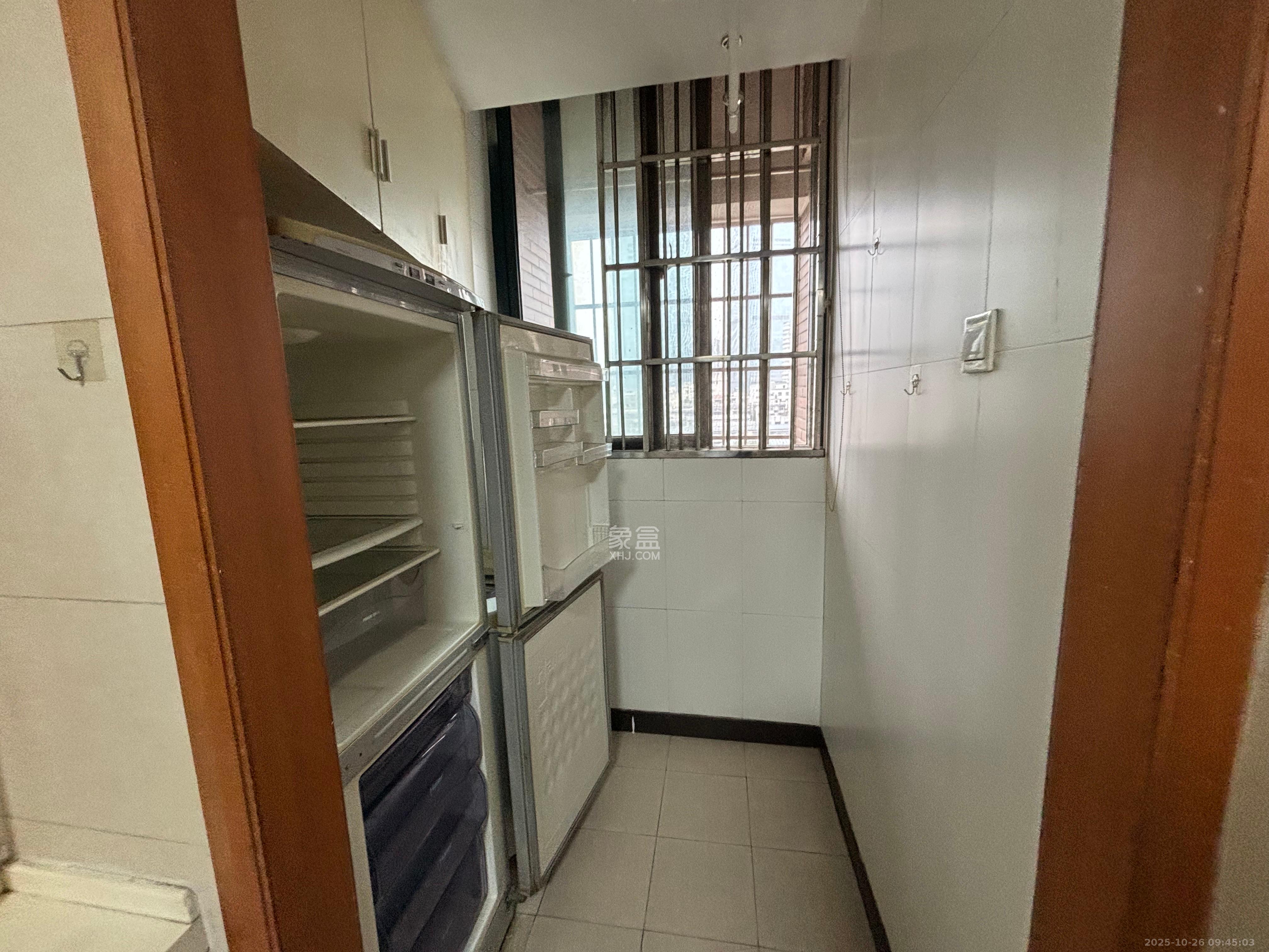 新青年公寓  1室1厅1卫    2500.0元/月室内图