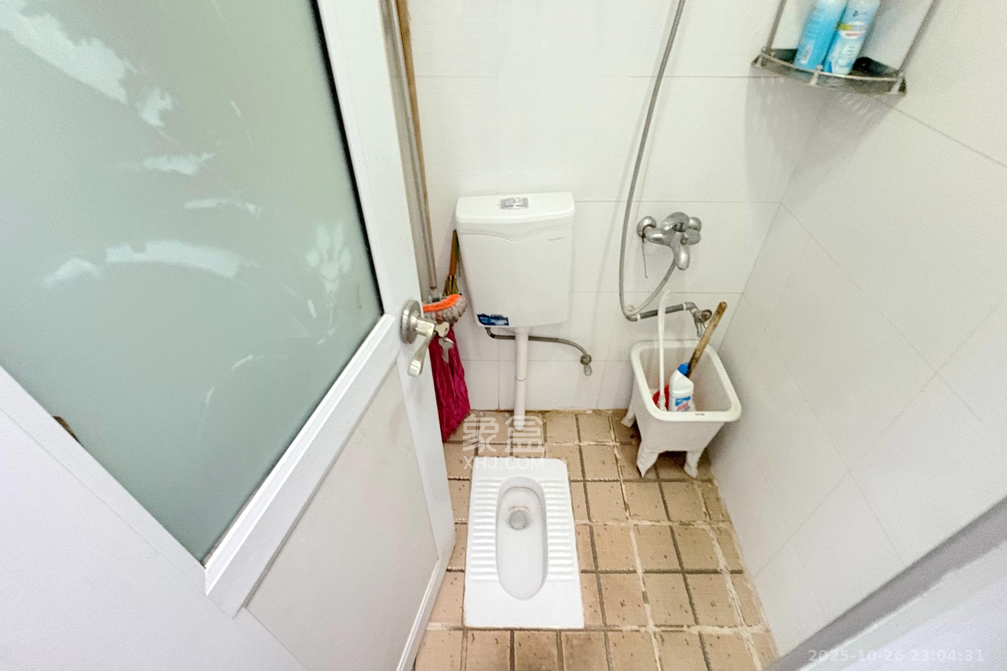 司法厅宿舍  4室2厅2卫    166.0万卫生间