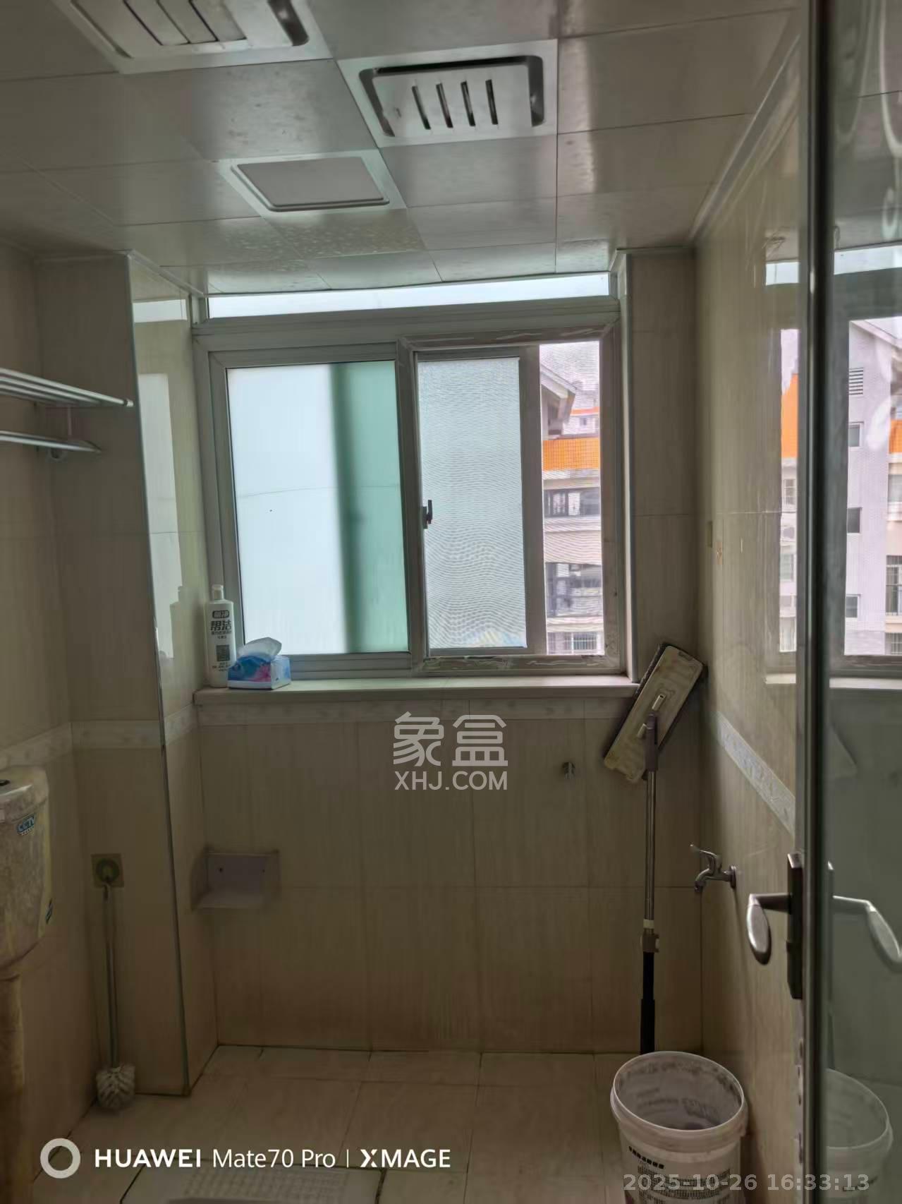 嘉盛华庭（一期、二期、三期）  3室2厅2卫    2700.0元/月室内图