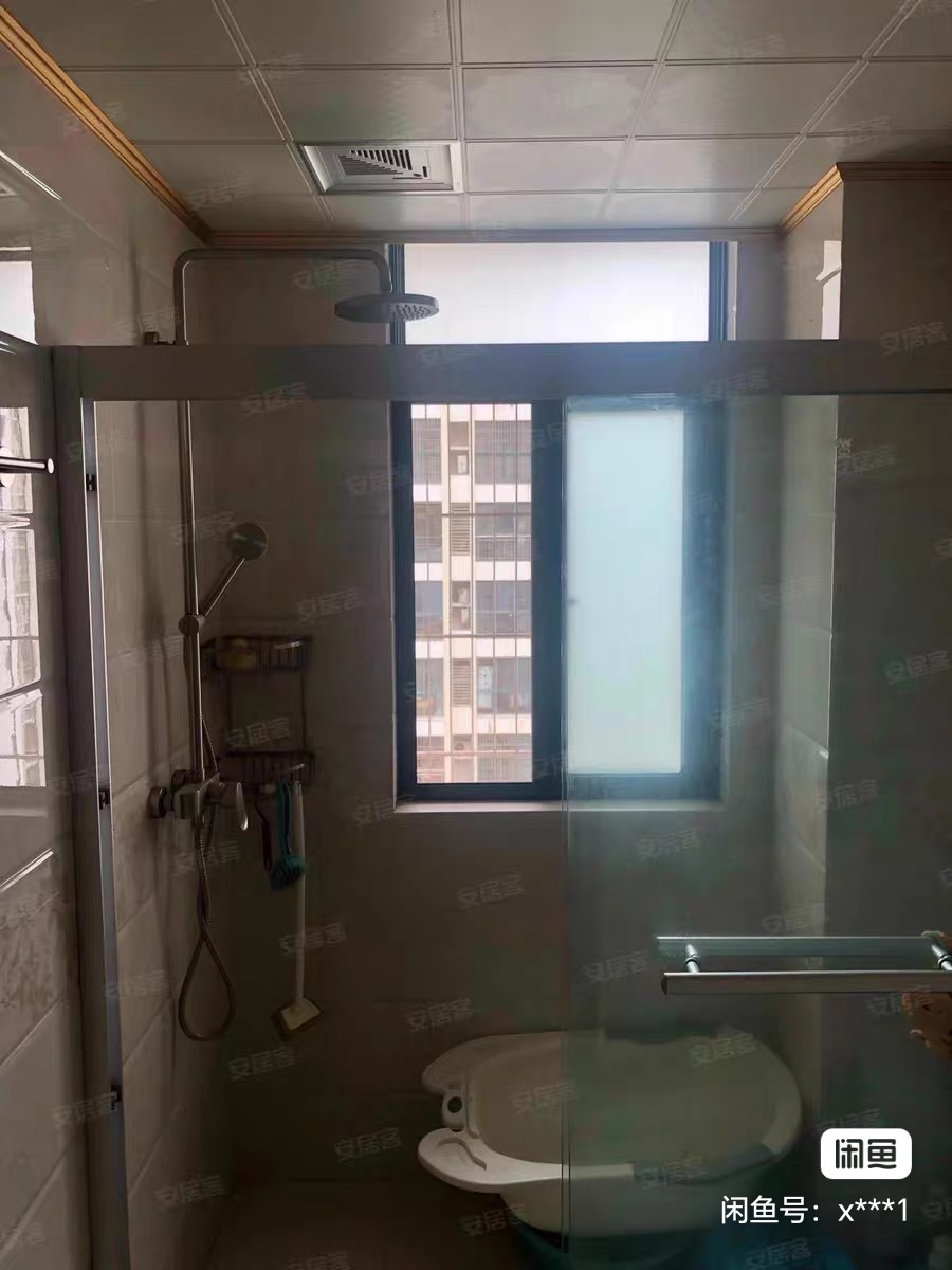 都市森林  4室2厅2卫    210.0万客厅