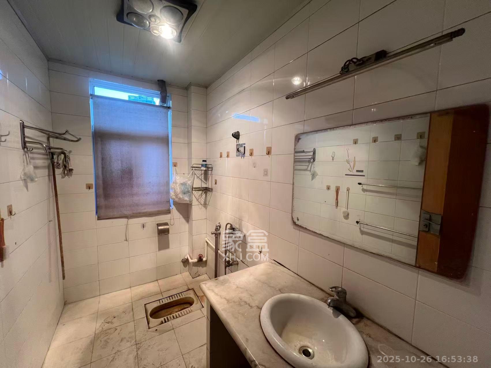 中天佳园  3室1厅2卫    1300.0元/月 中天佳园  3室1厅2卫    1300.0元/月室内图