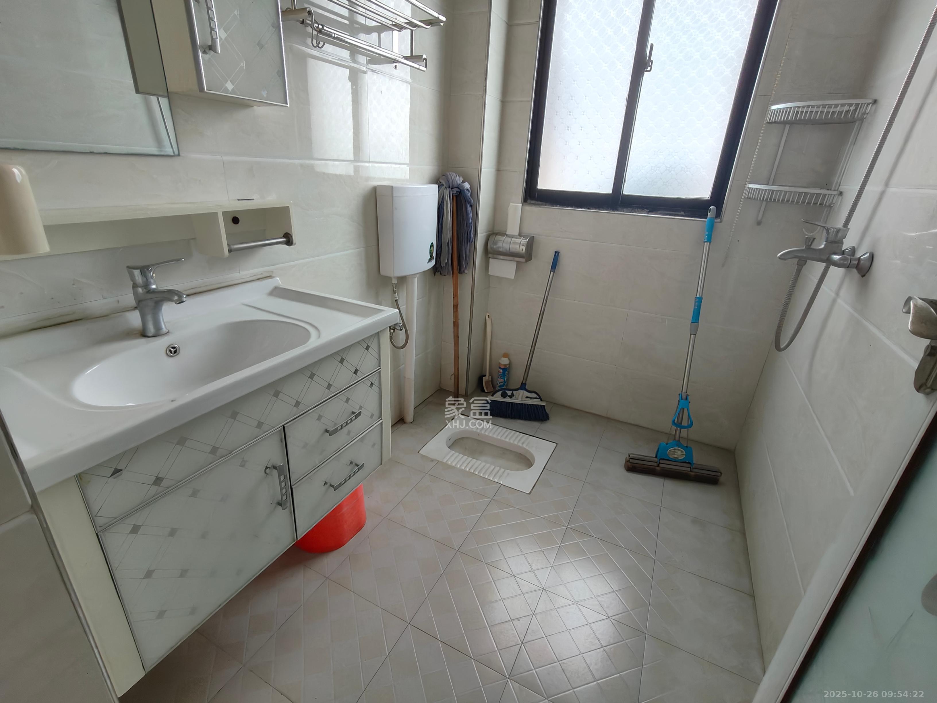 首和.山语城  2室2厅1卫    1200.0元/月室内图