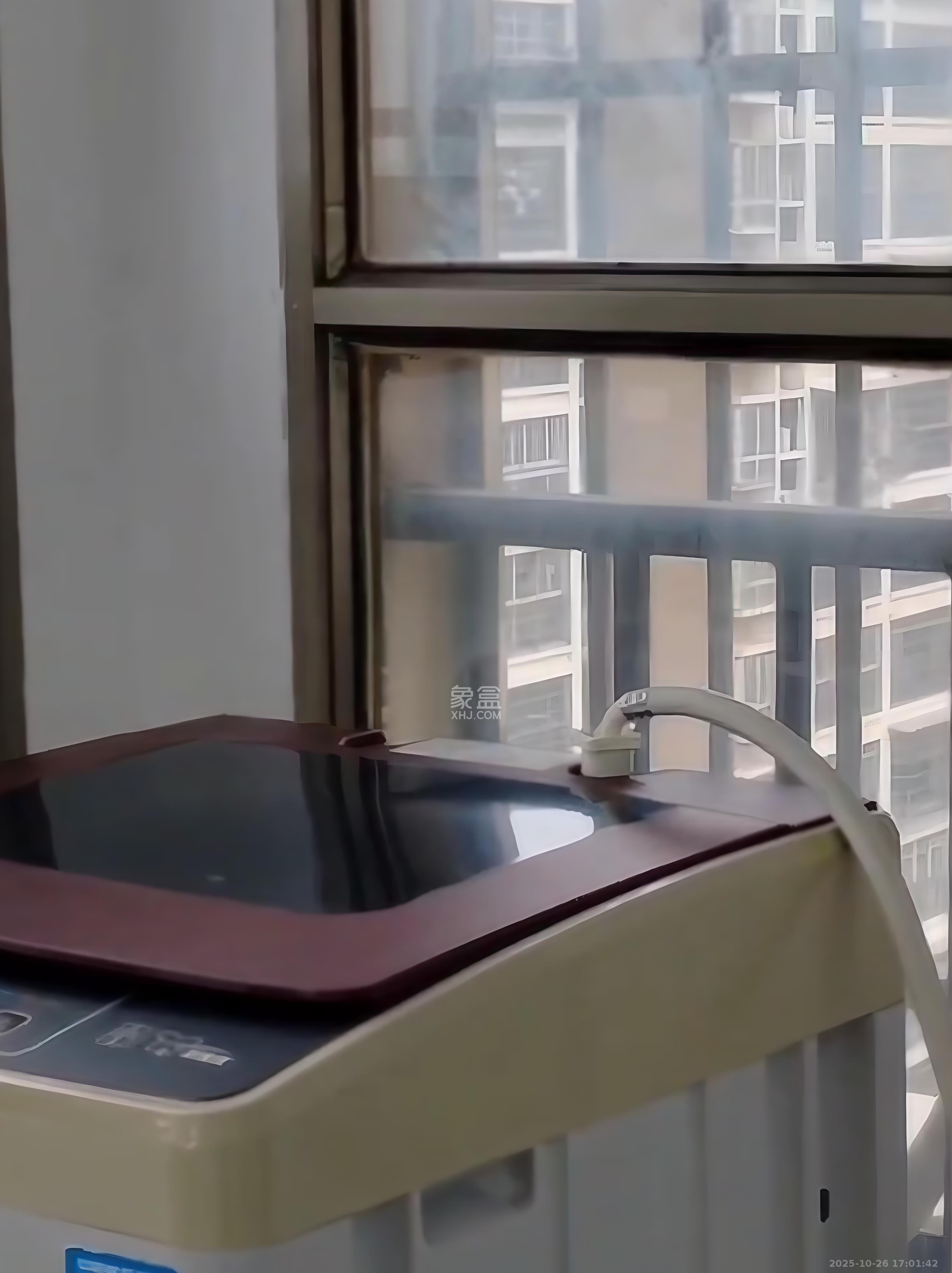 和馨园  3室2厅2卫    2400.0元/月室内图