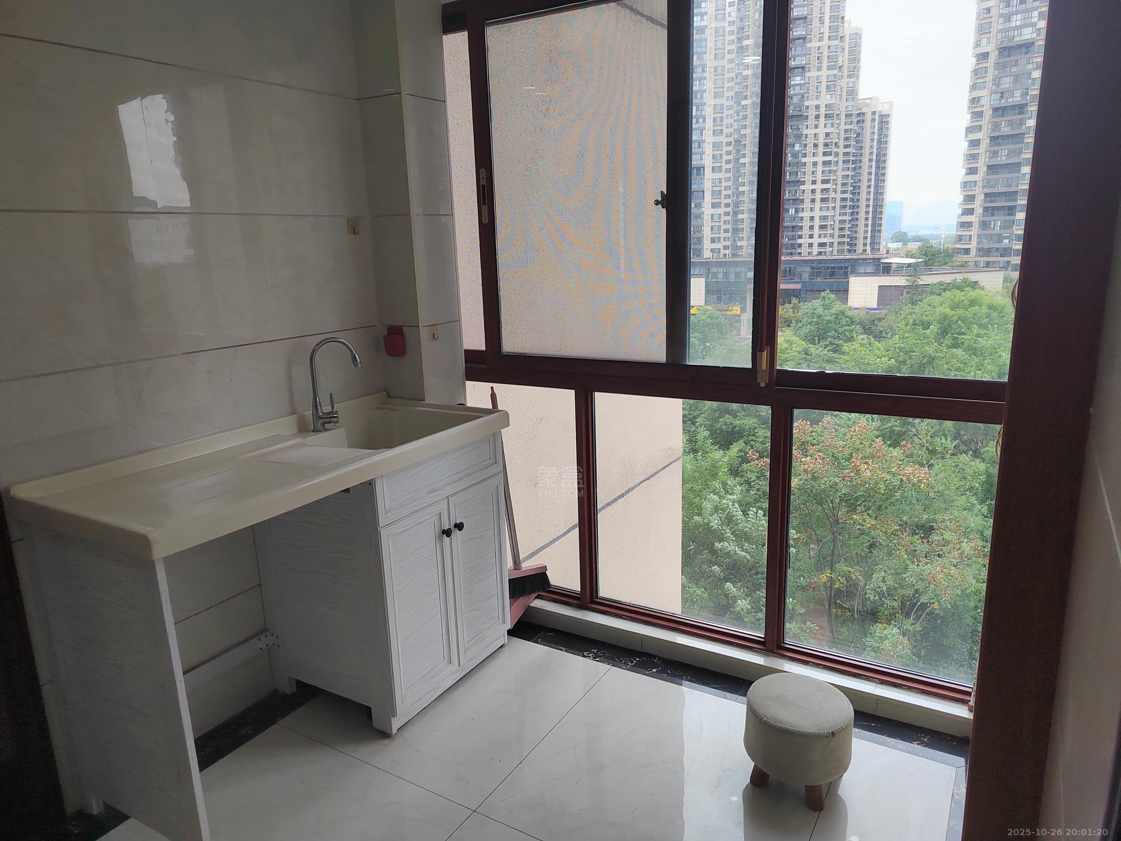 蓝溪谷 3室1厅2卫 2000.0元/月 蓝溪谷 3室1厅2卫 2000.0元/月室内图