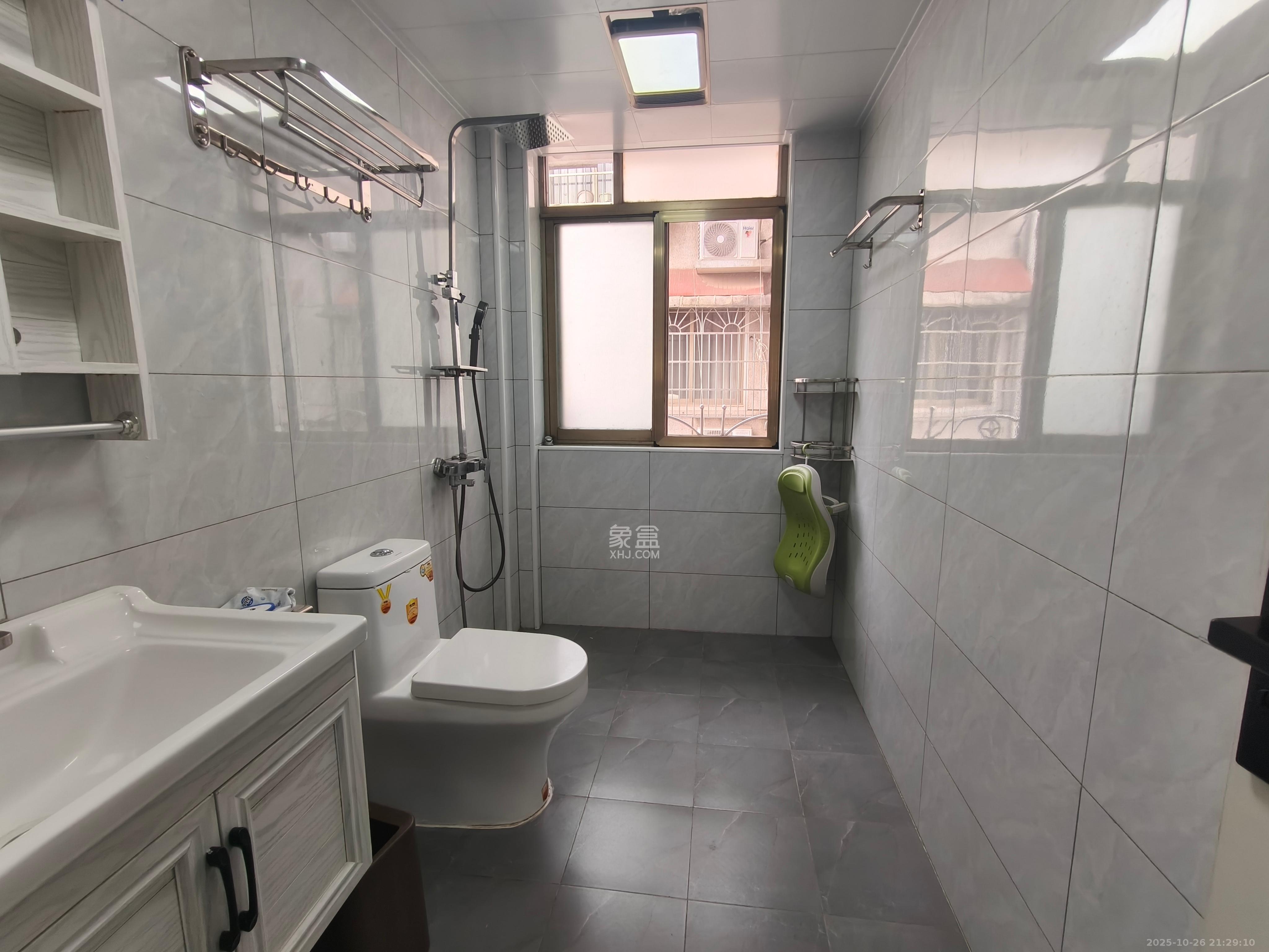 佘家塘、富雅里散盘  3室1厅2卫    3000.0元/月室内图