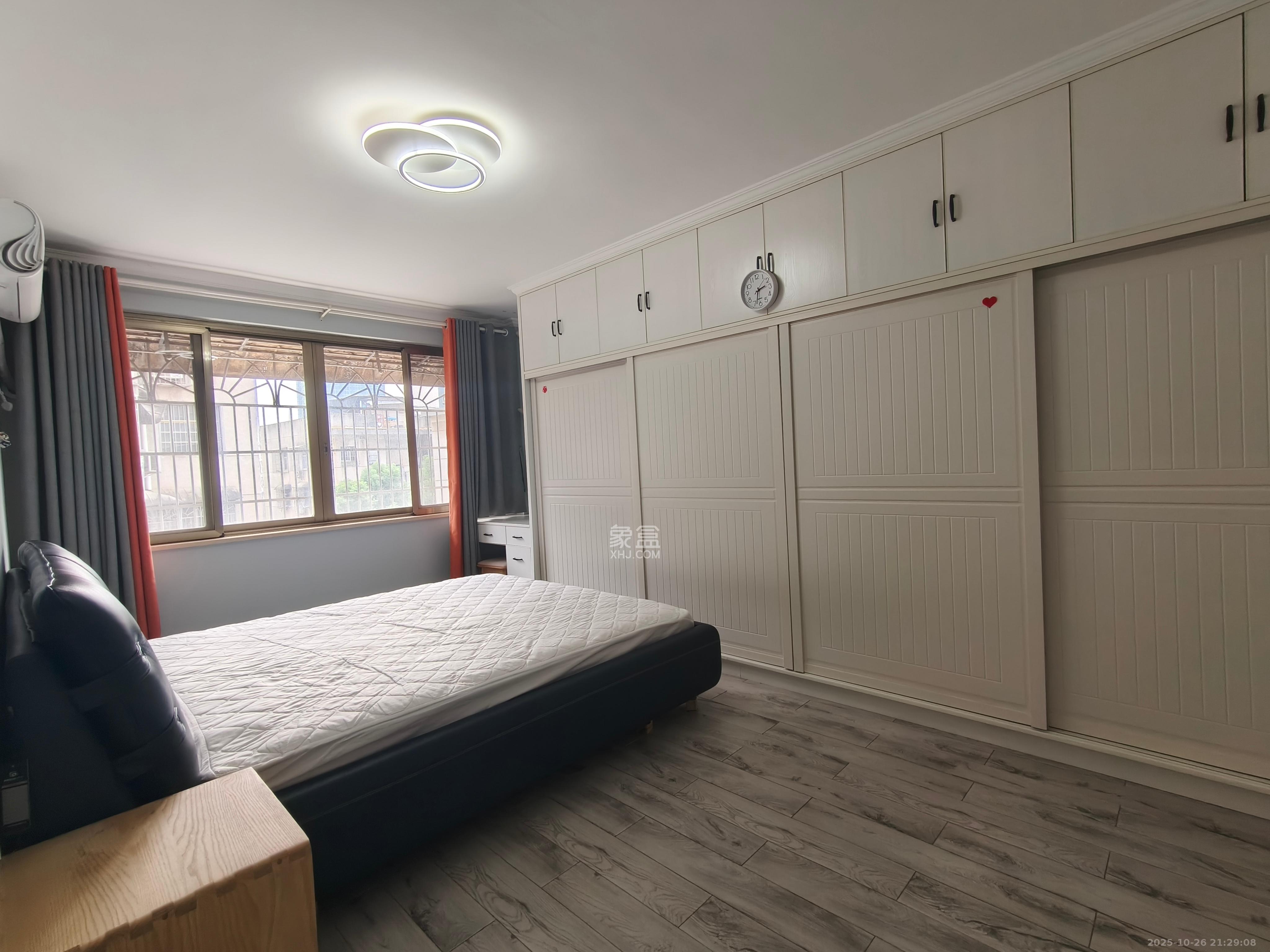 佘家塘、富雅里散盘  3室1厅2卫    3000.0元/月室内图