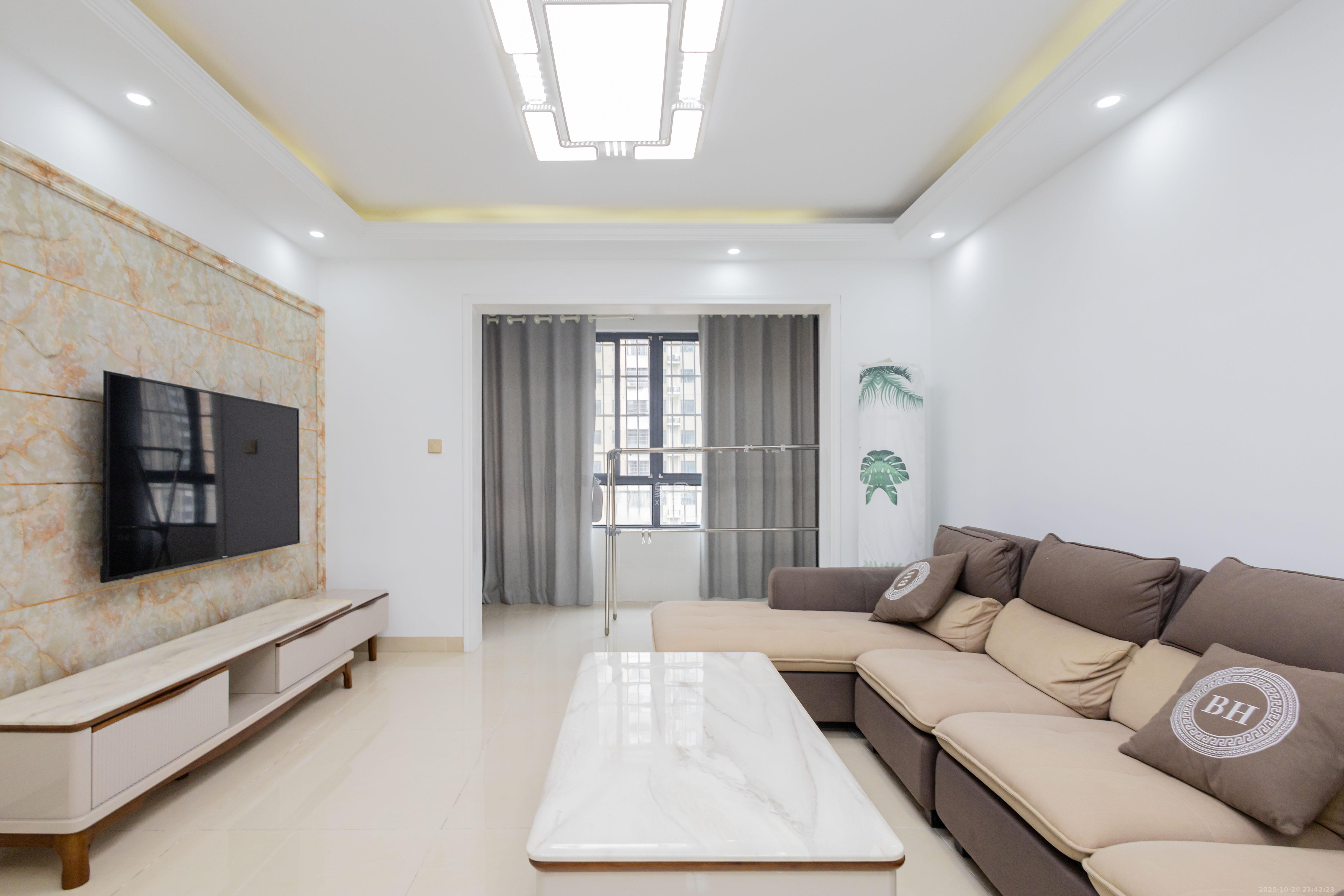 中国铁建国际城二期  4室2厅2卫    89.8万 中国铁建国际城二期  4室2厅2卫    89.8万客厅