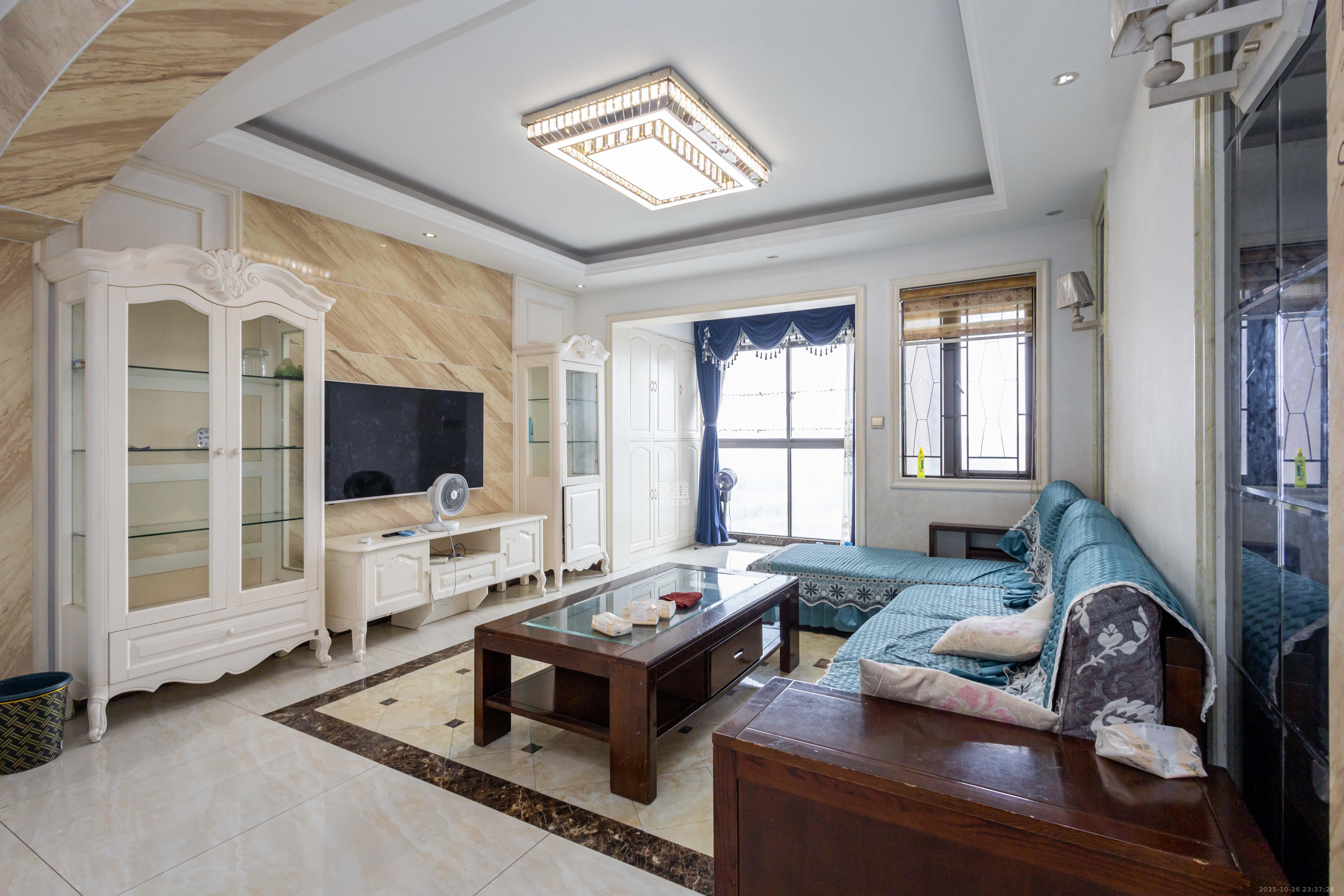 旭辉华庭 3室2厅2卫 75.0万 旭辉华庭 3室2厅2卫 75.0万客厅