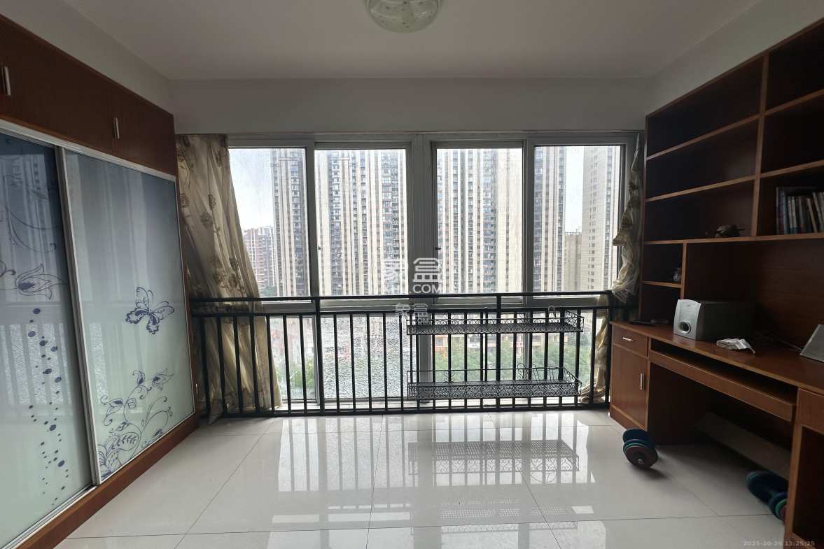 彩都公寓  3室2厅1卫    2200.0元/月 彩都公寓  3室2厅1卫    2200.0元/月室内图