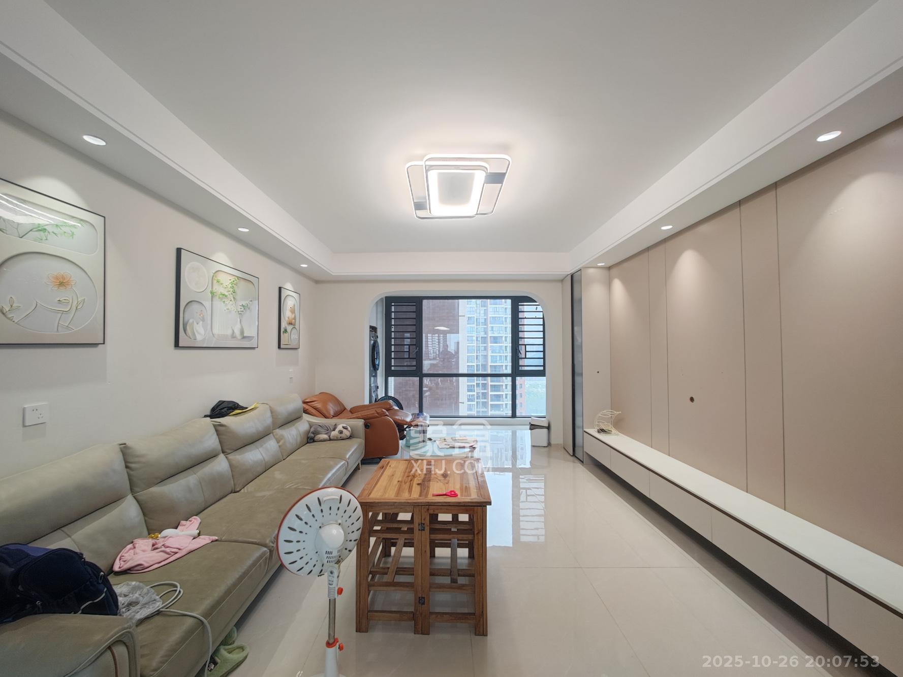 恒生碧水龙庭 4室2厅2卫 115.0万 恒生碧水龙庭 4室2厅2卫 115.0万客厅