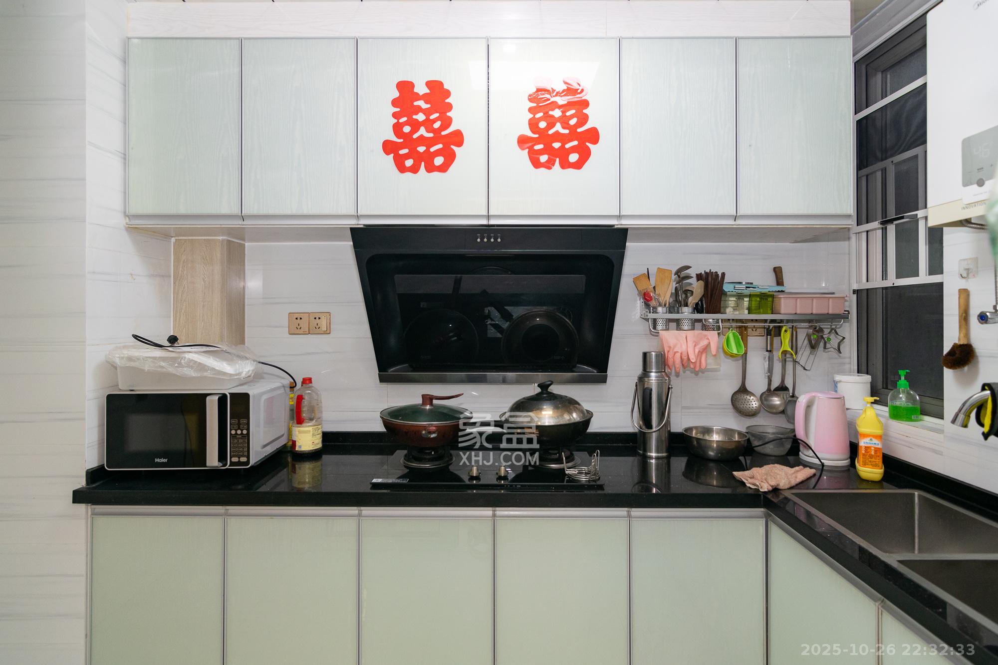 金地三千府(金地湖山樾、金地自在城)  3室2厅1卫    60.0万 金地三千府(金地湖山樾、金地自在城)  3室2厅1卫    60.0万厨房