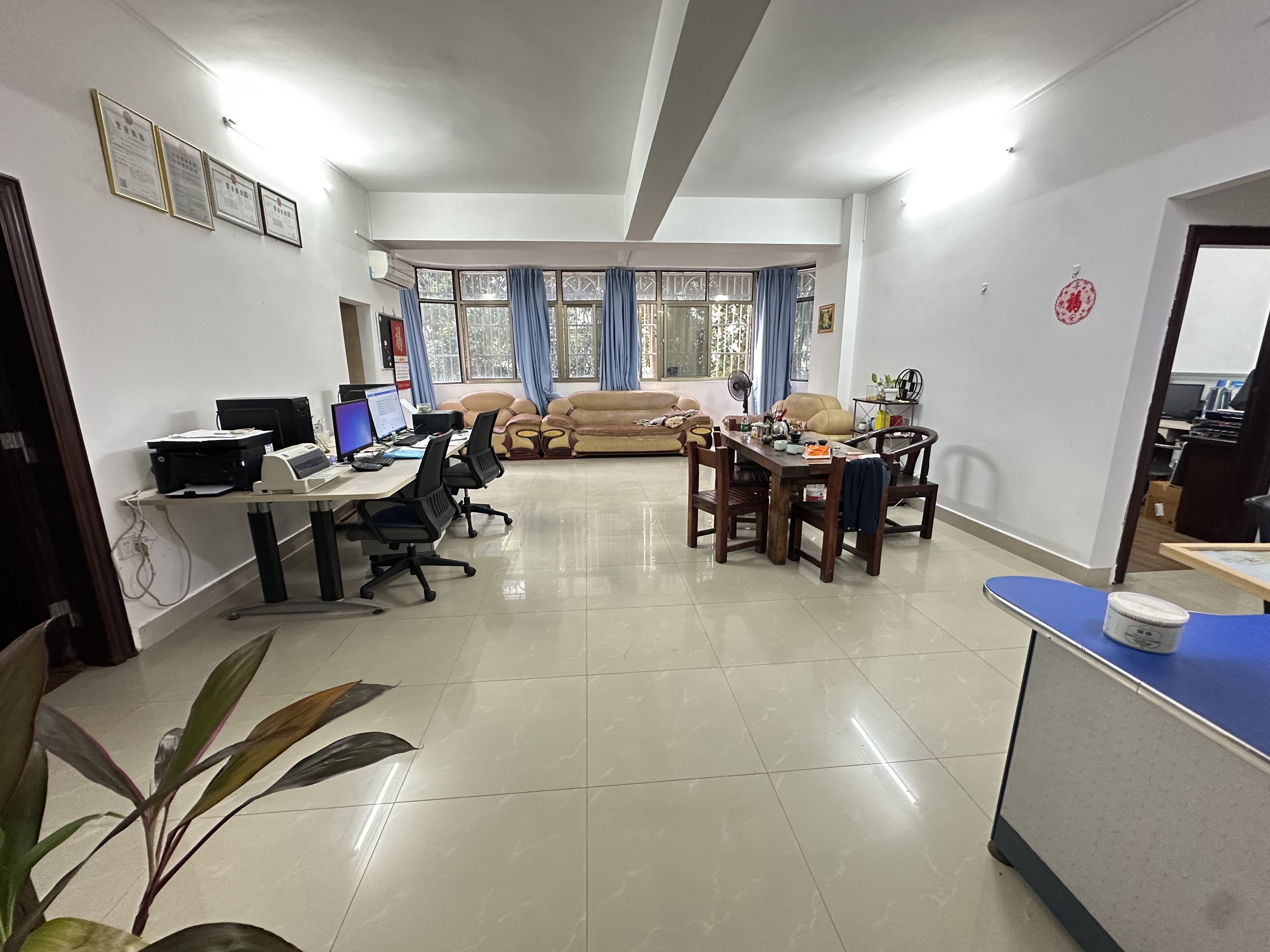 金银广场  3室2厅2卫    150.0万 金银广场  3室2厅2卫    150.0万客厅