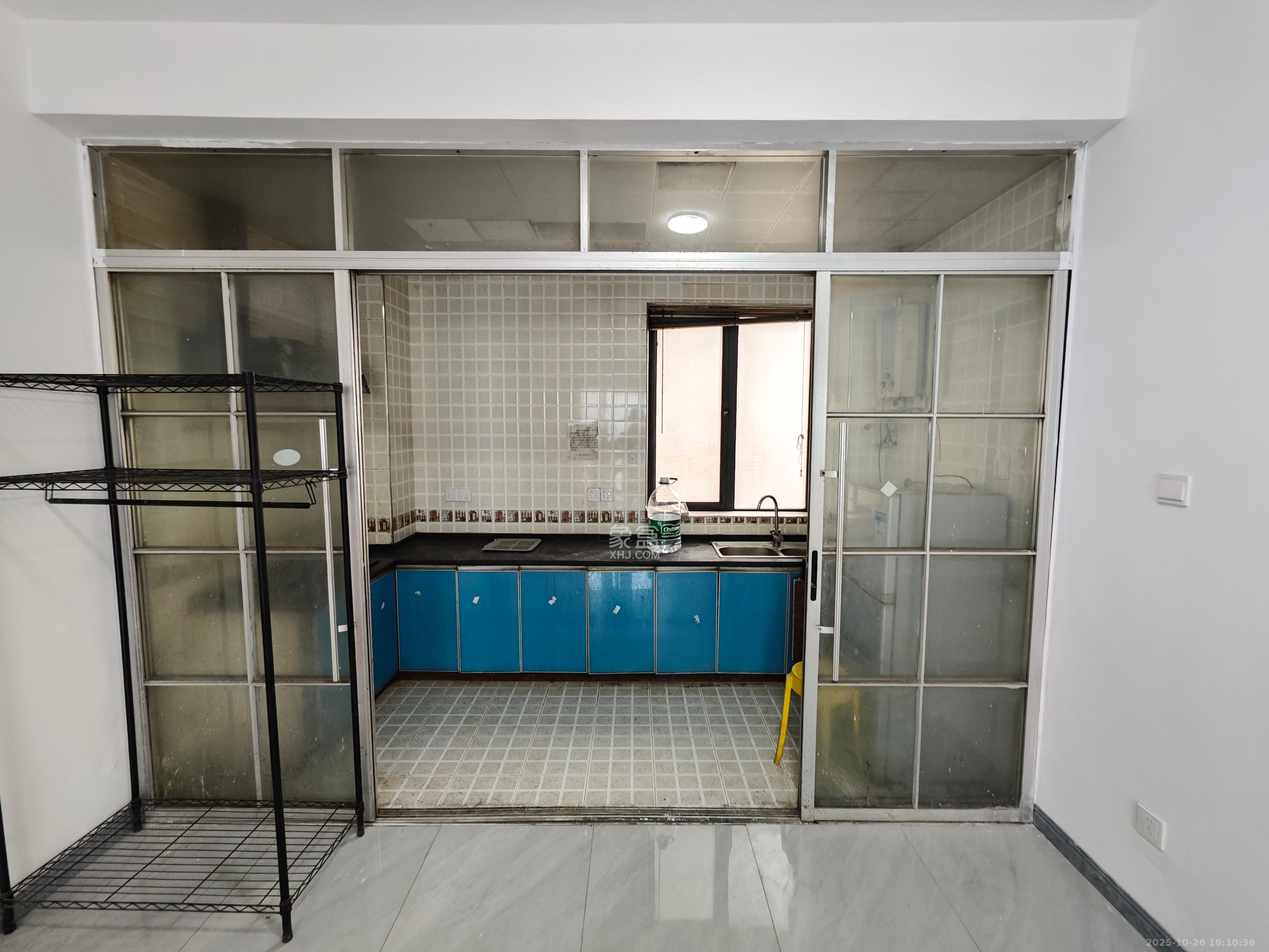 莱茵城  1室2厅1卫    2100.0元/月室内图