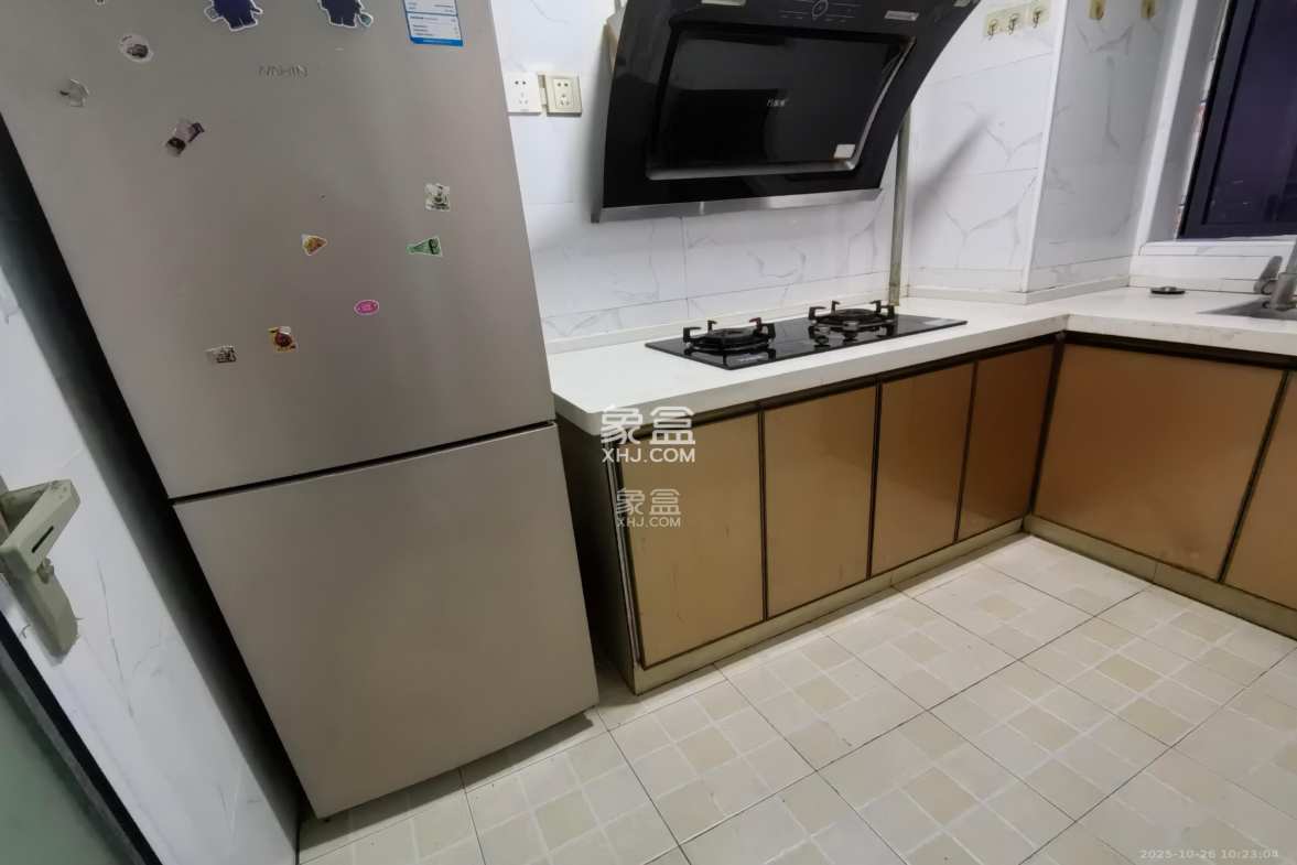 荣泰广场  3室2厅1卫    2100.0元/月 荣泰广场  3室2厅1卫    2100.0元/月室内图