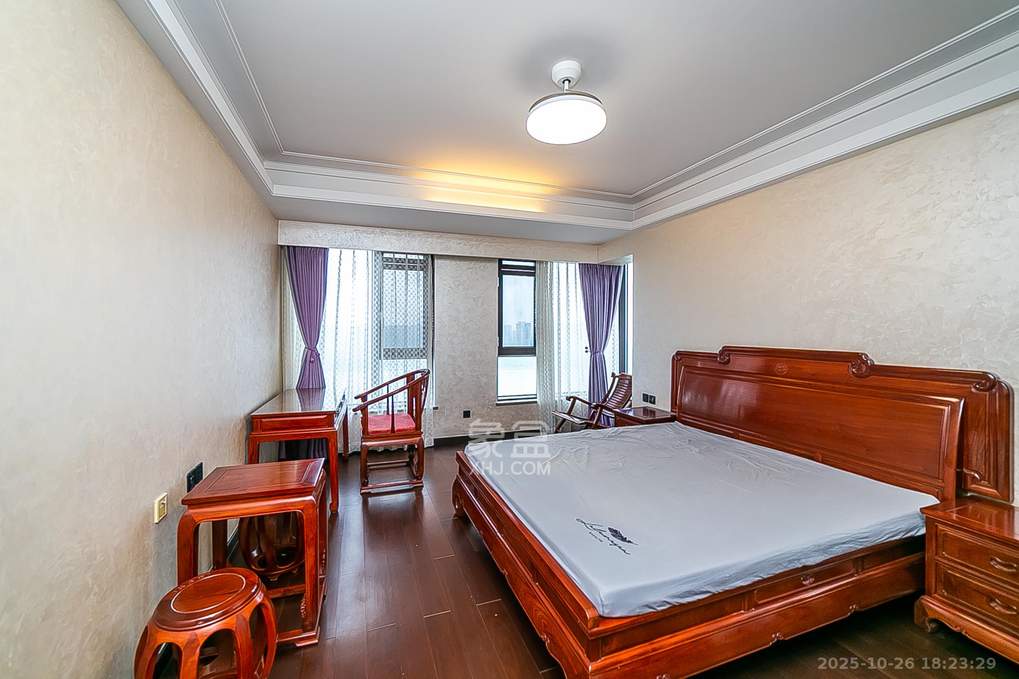 万科紫台  4室2厅2卫    380.0万 万科紫台  4室2厅2卫    380.0万卧室