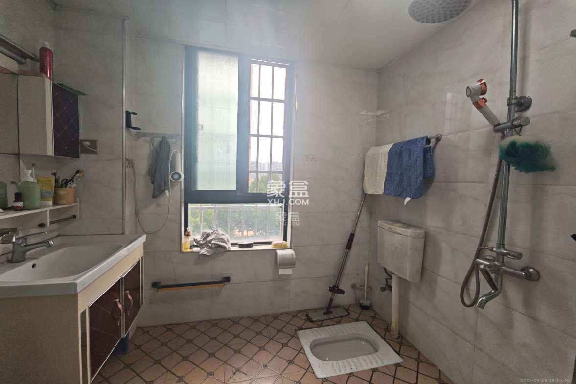 华润凤凰城二期  3室2厅1卫    2000.0元/月 华润凤凰城二期  3室2厅1卫    2000.0元/月室内图