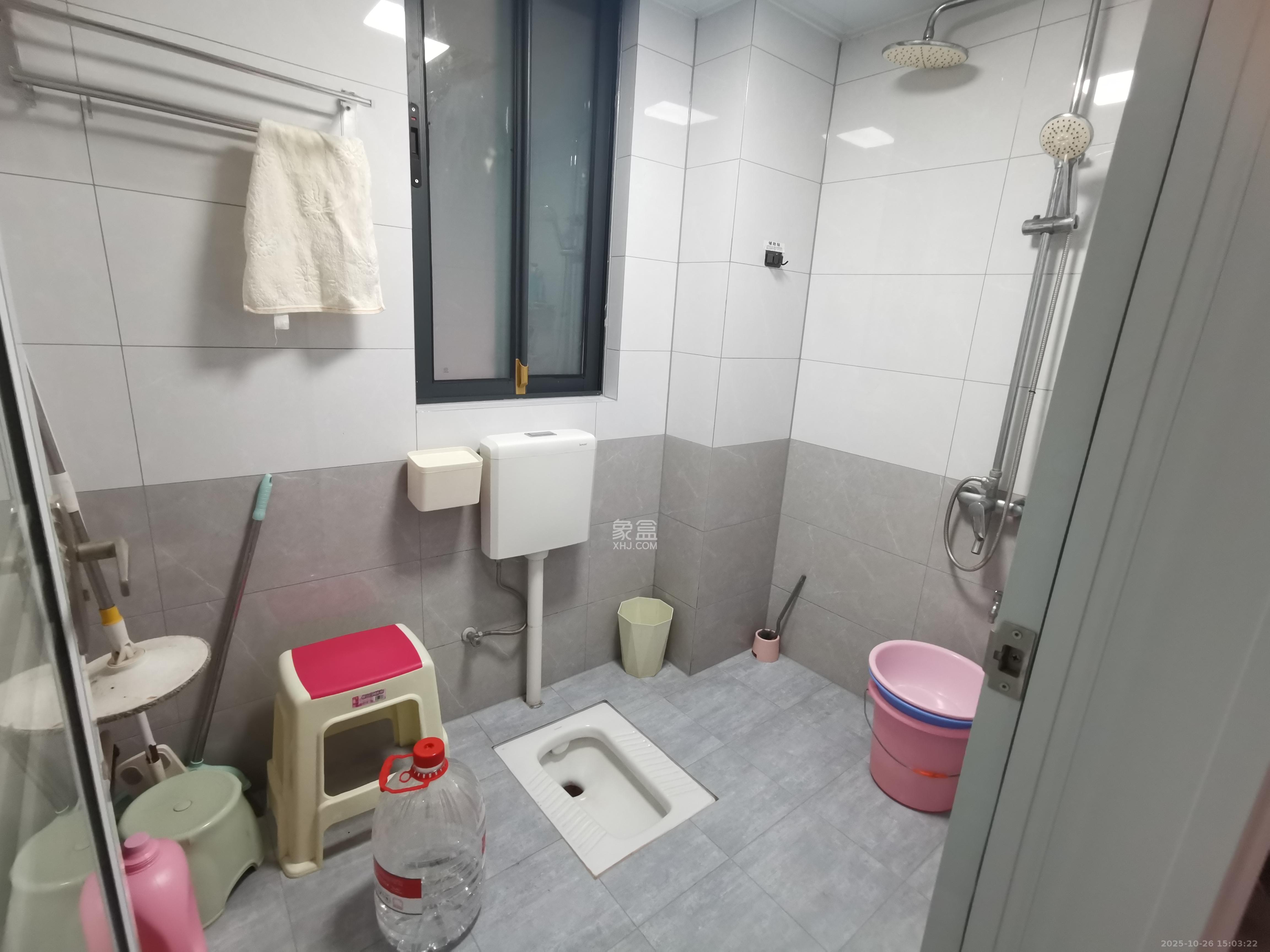 三一街区  3室2厅2卫    2300.0元/月室内图