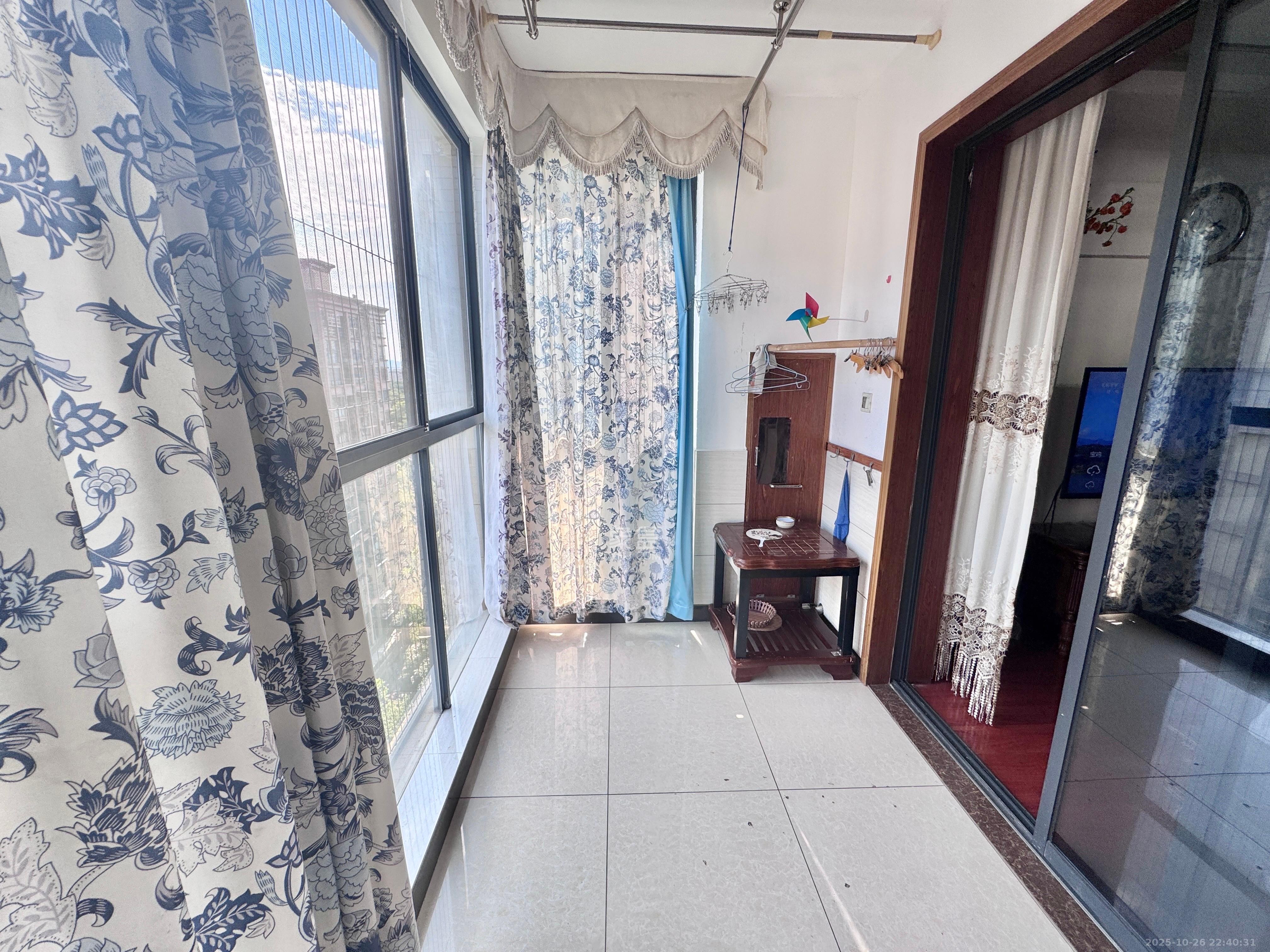 保利花园  2室2厅1卫    2200.0元/月 保利花园  2室2厅1卫    2200.0元/月室内图