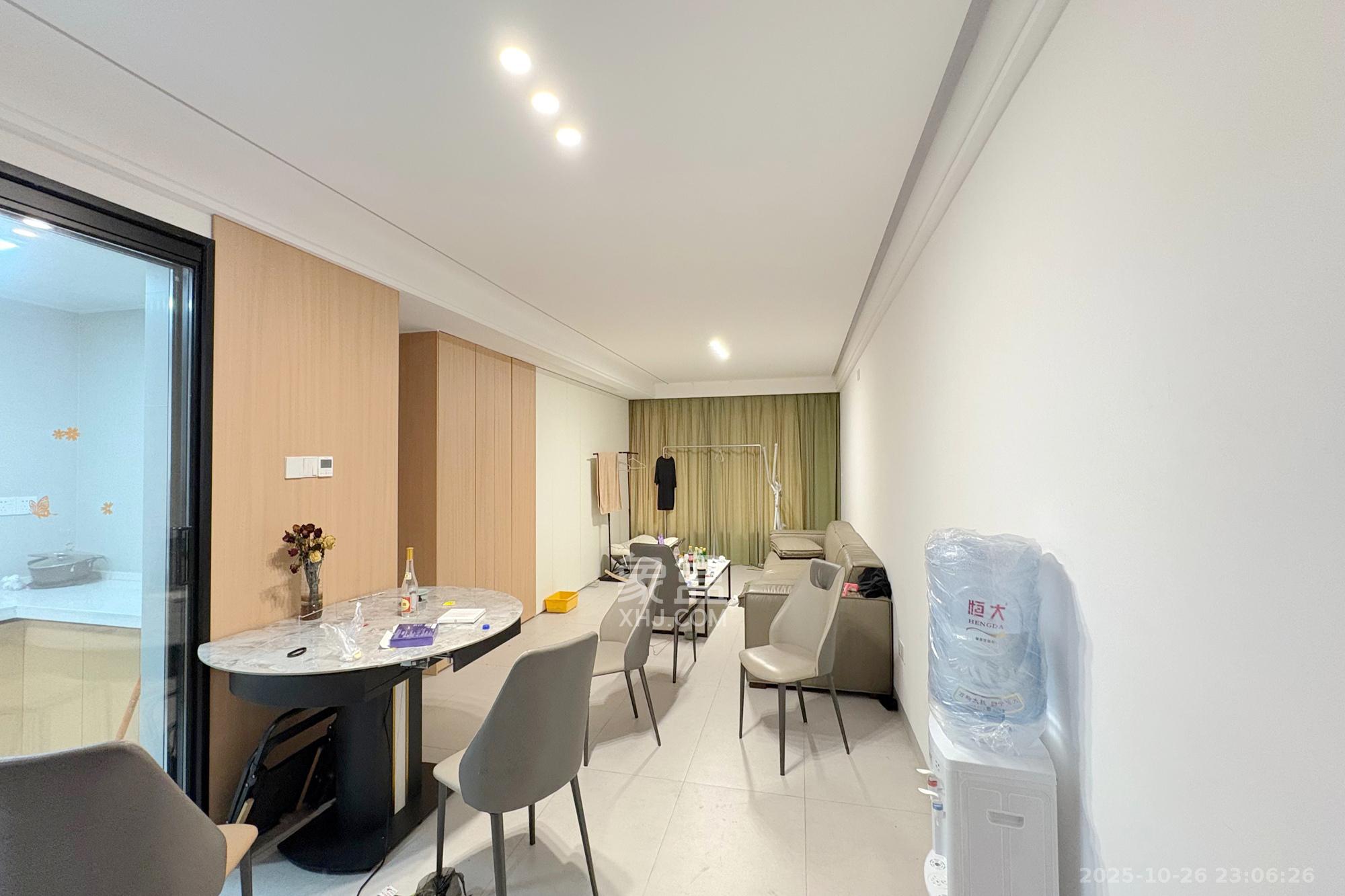 新富城 3室2厅1卫 110.0万 新富城 3室2厅1卫 110.0万客厅