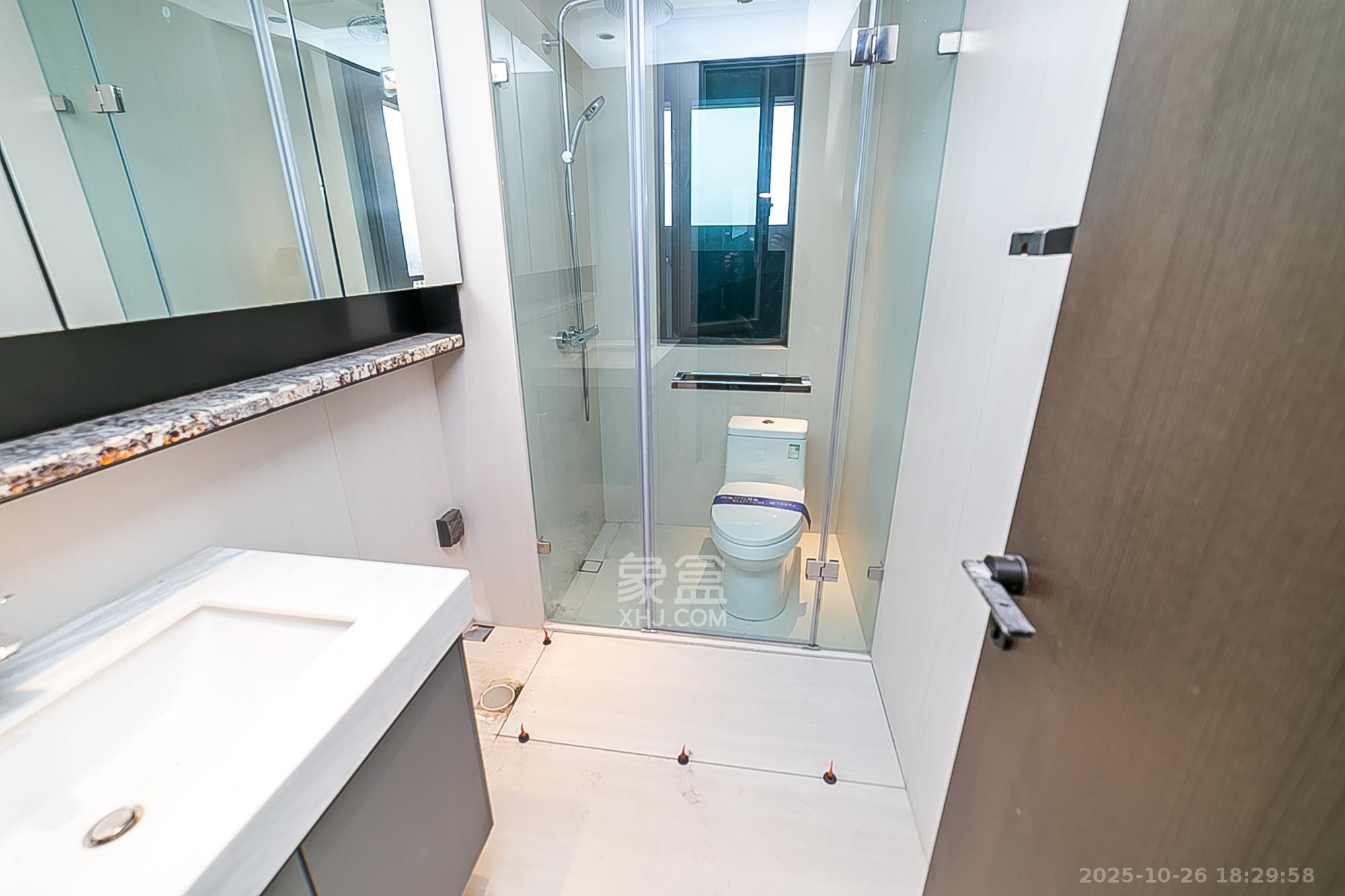 中海阅湘台  4室2厅2卫    458.0万 中海阅湘台  4室2厅2卫    458.0万卫生间