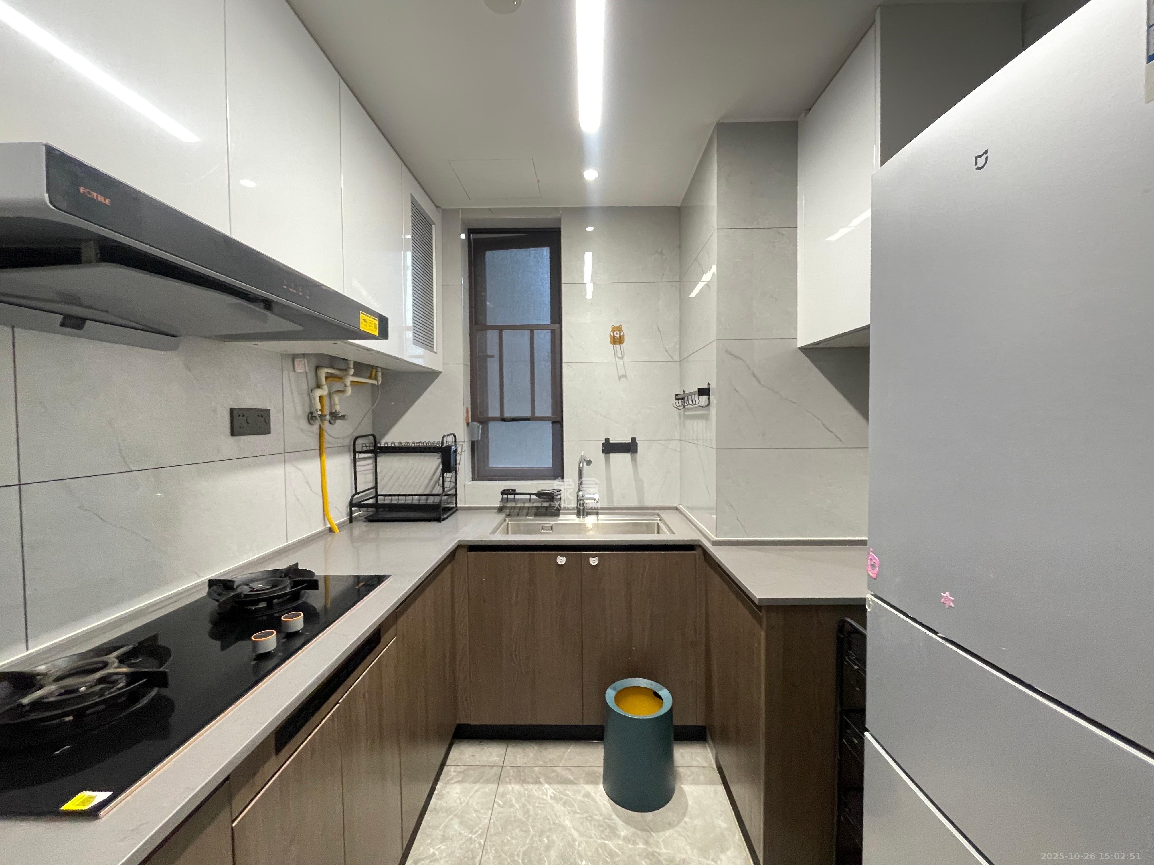 万科滨河道  3室2厅2卫    2800.0元/月室内图