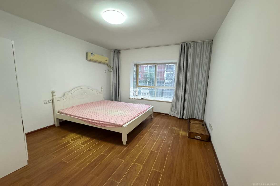 理工大学职工单位房青年汇 3室2厅2卫 2200.0元/月 理工大学职工单位房青年汇 3室2厅2卫 2200.0元/月室内图