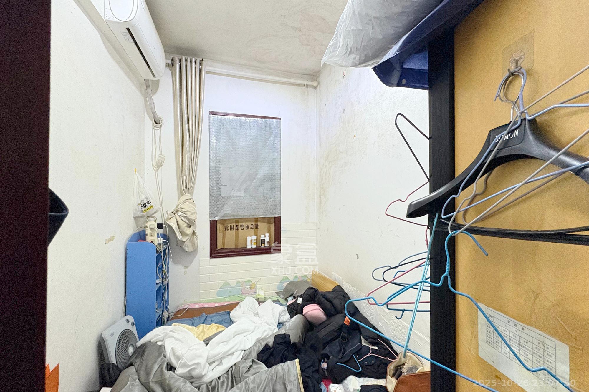 五一大道202(中环壹世界)  3室2厅1卫    102.0万 五一大道202(中环壹世界)  3室2厅1卫    102.0万卧室