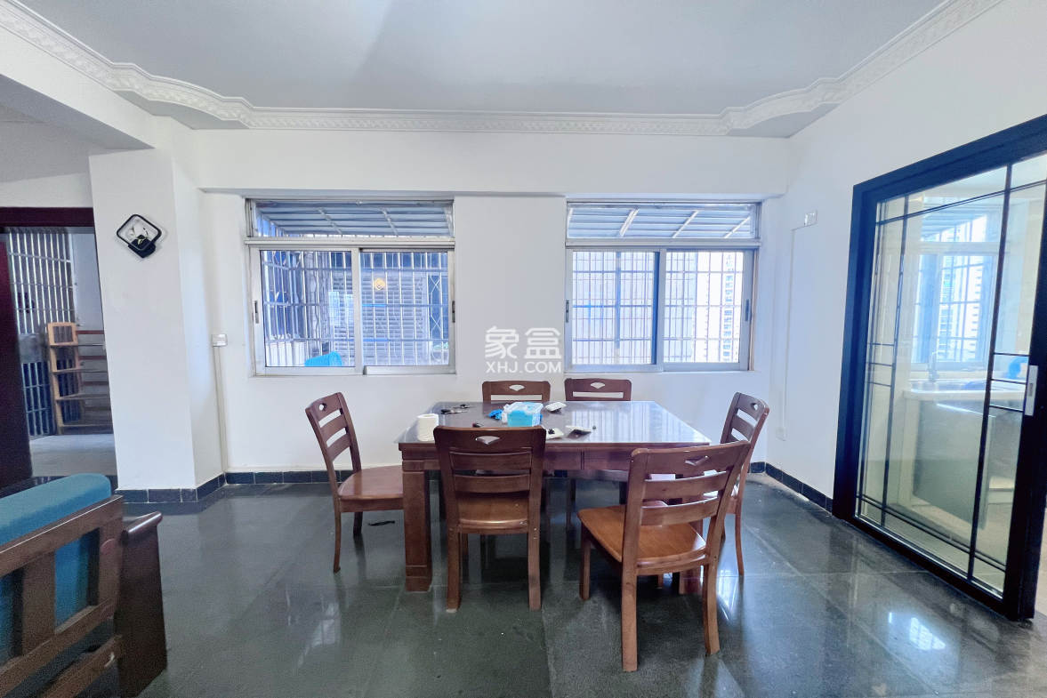 民航公寓(西沙路) 3室2厅1卫 2400.0元/月 民航公寓(西沙路) 3室2厅1卫 2400.0元/月室内图